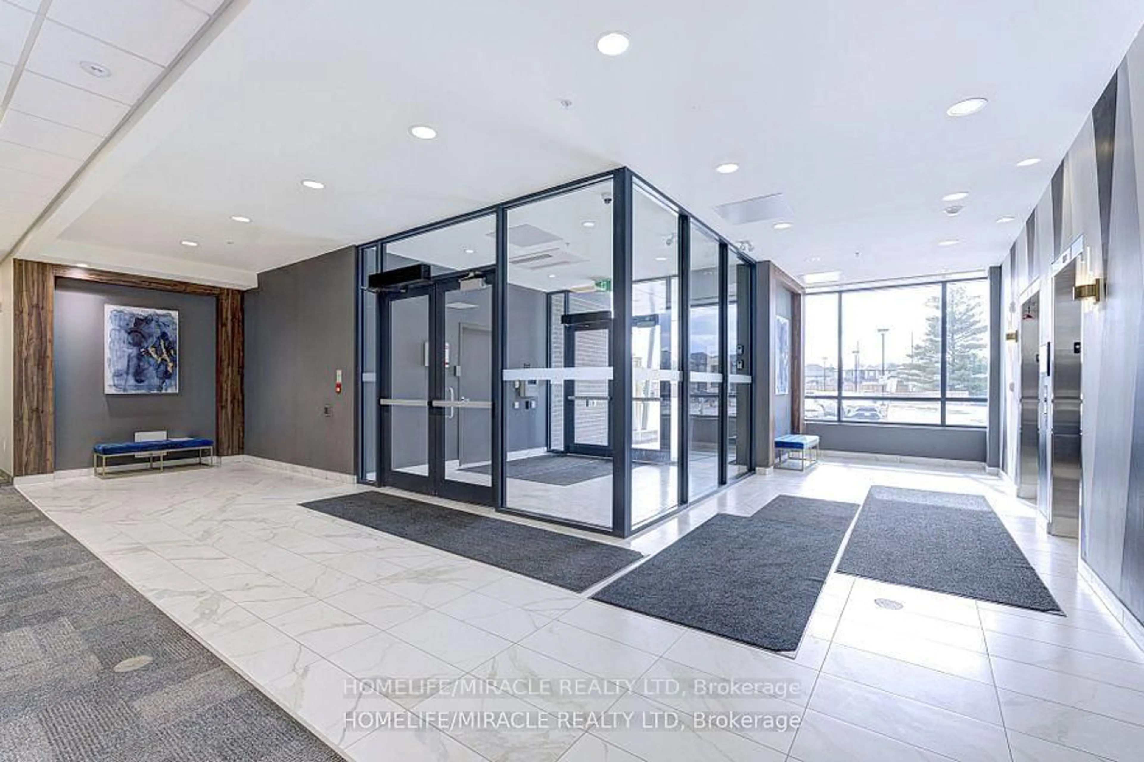 Indoor foyer for 26 Lowes Rd #402, Guelph Ontario N1G 4X2