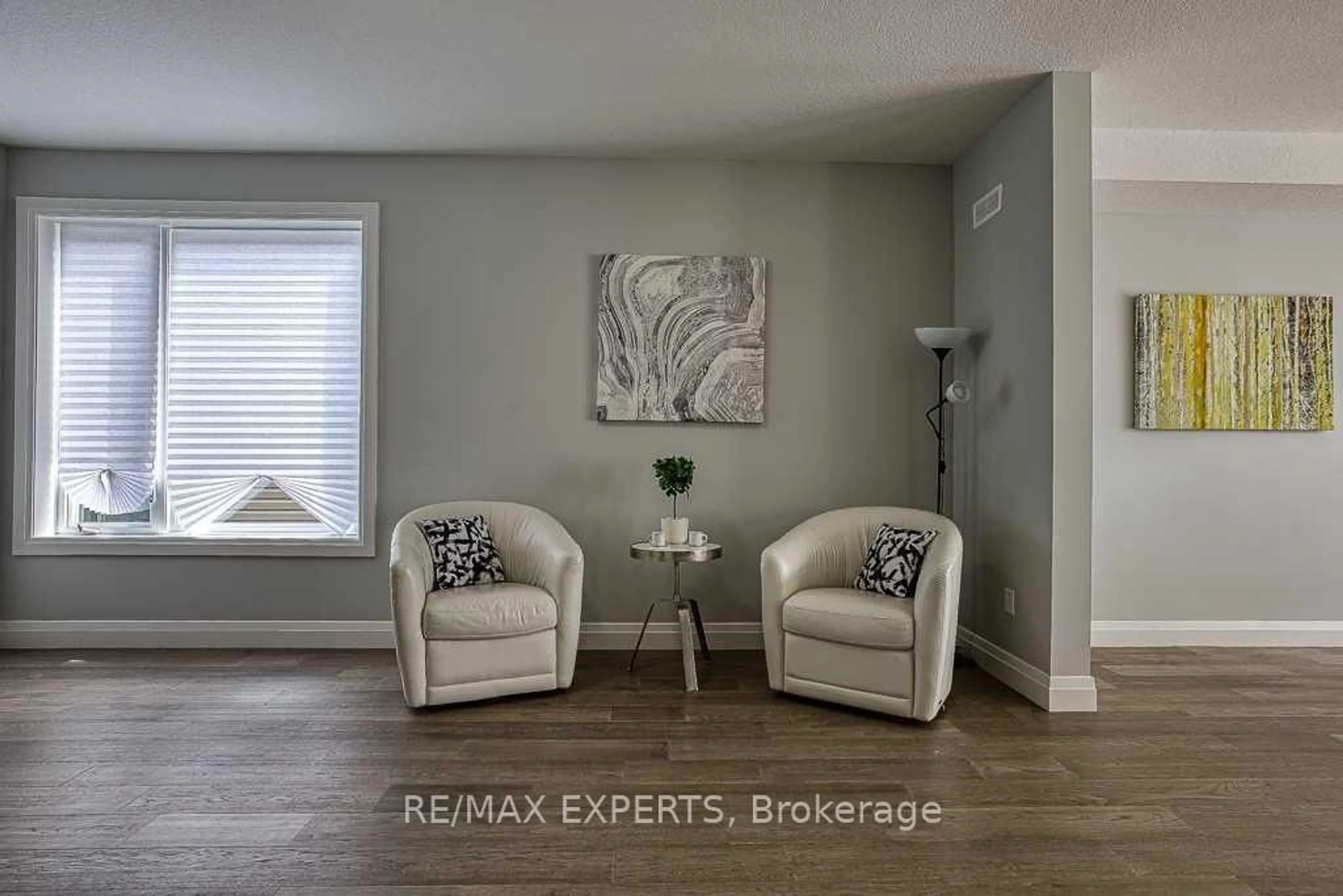 Living room with furniture, unknown for 538 Fairway Rd, Woodstock Ontario N4T 0E1