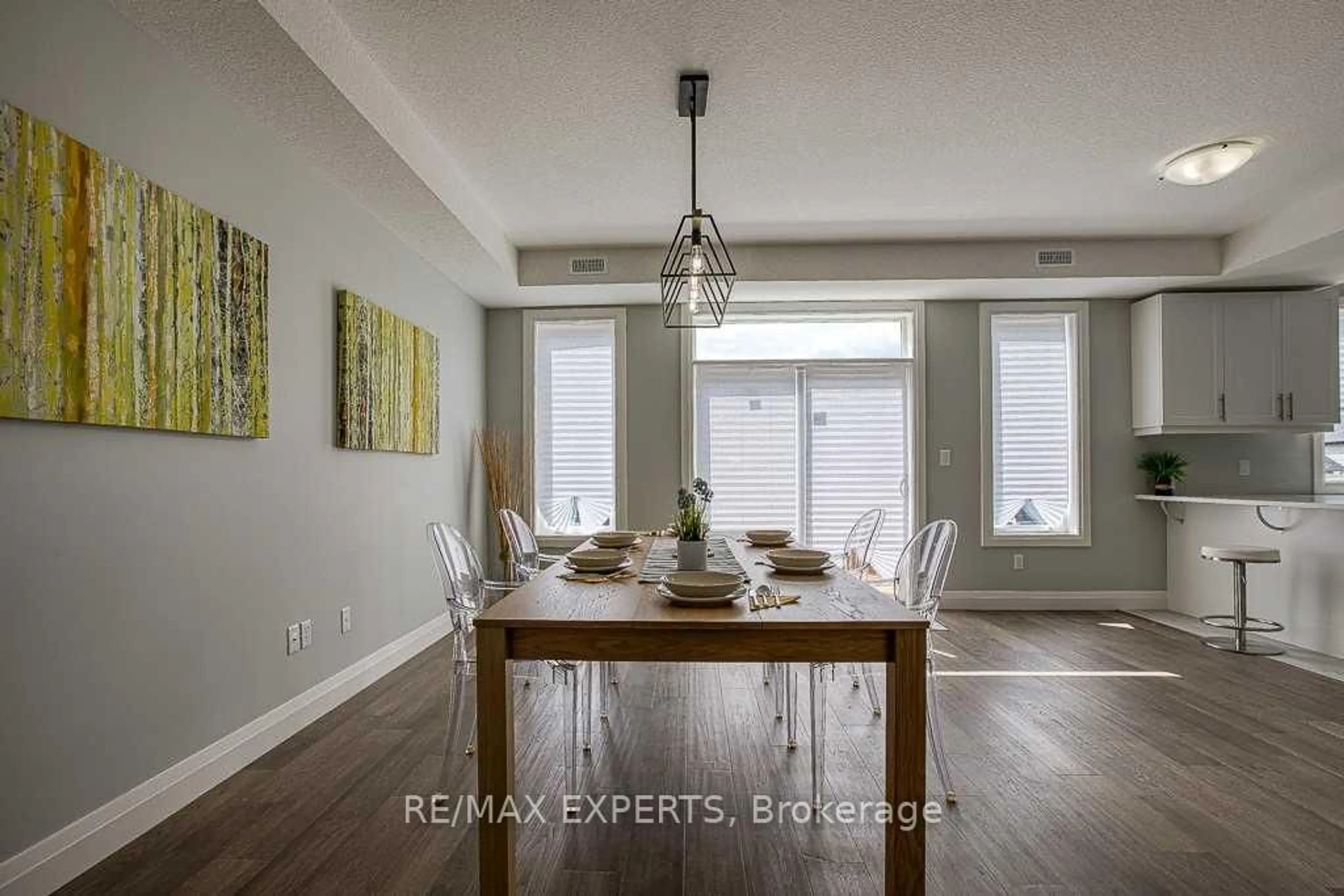 Dining room, wood/laminate floor for 538 Fairway Rd, Woodstock Ontario N4T 0E1