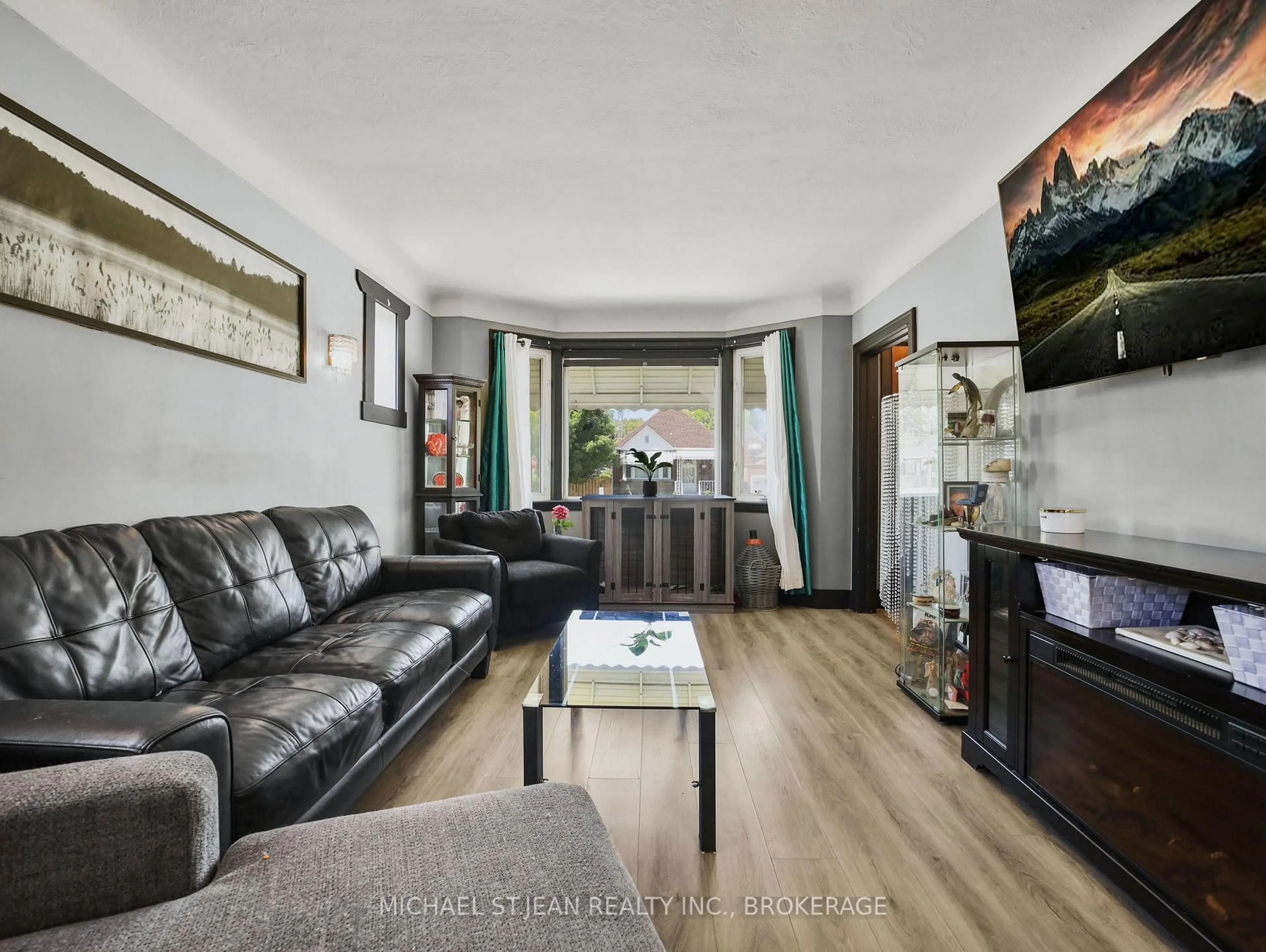 Living room with furniture, wood/laminate floor for 89 Cameron Ave, Hamilton Ontario L8K 2X3