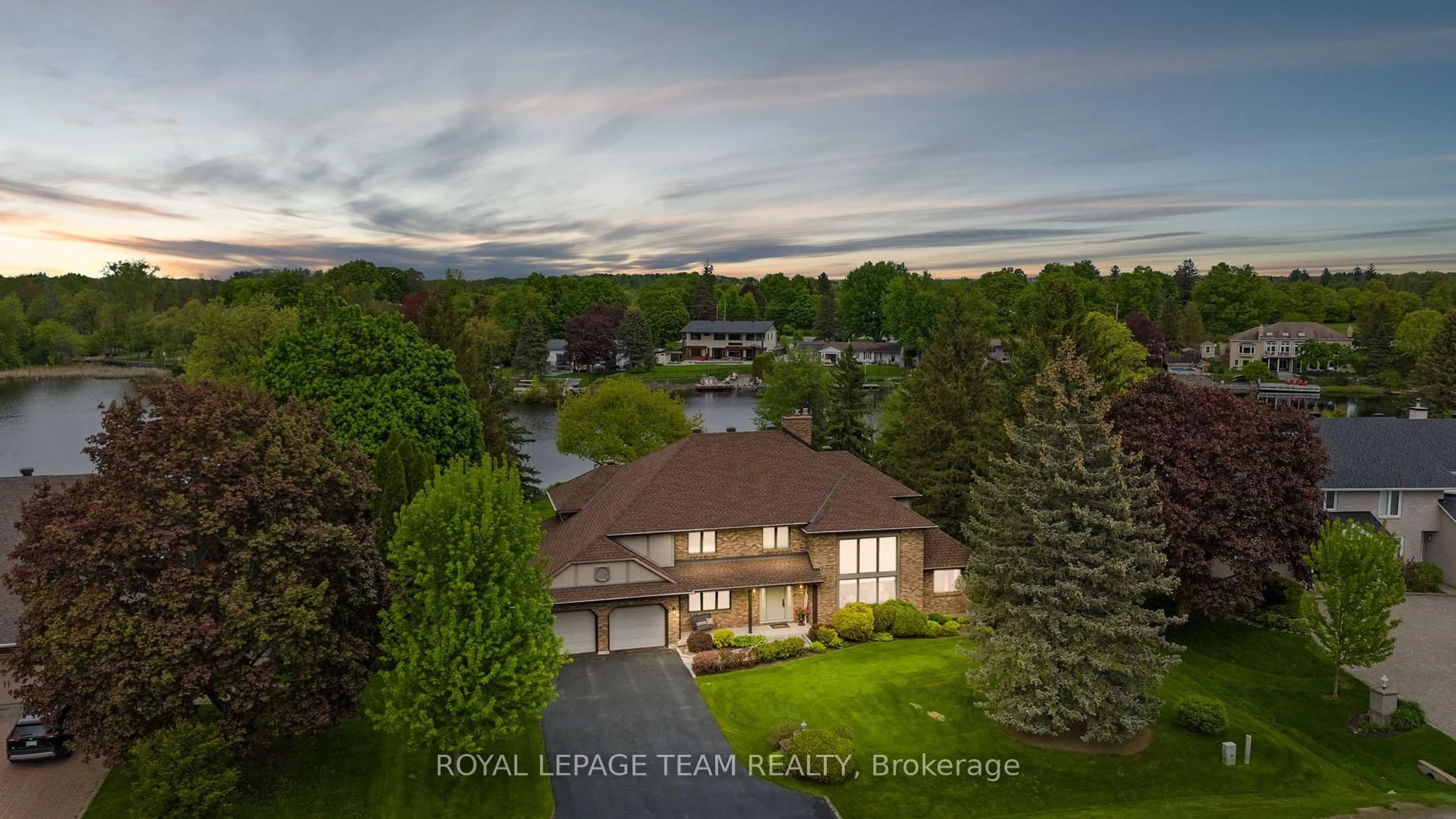 A pic from outside/outdoor area/front of a property/back of a property/a pic from drone, water/lake/river/ocean view for 5533 South Island Park Dr, Ottawa Ontario K4M 1J2