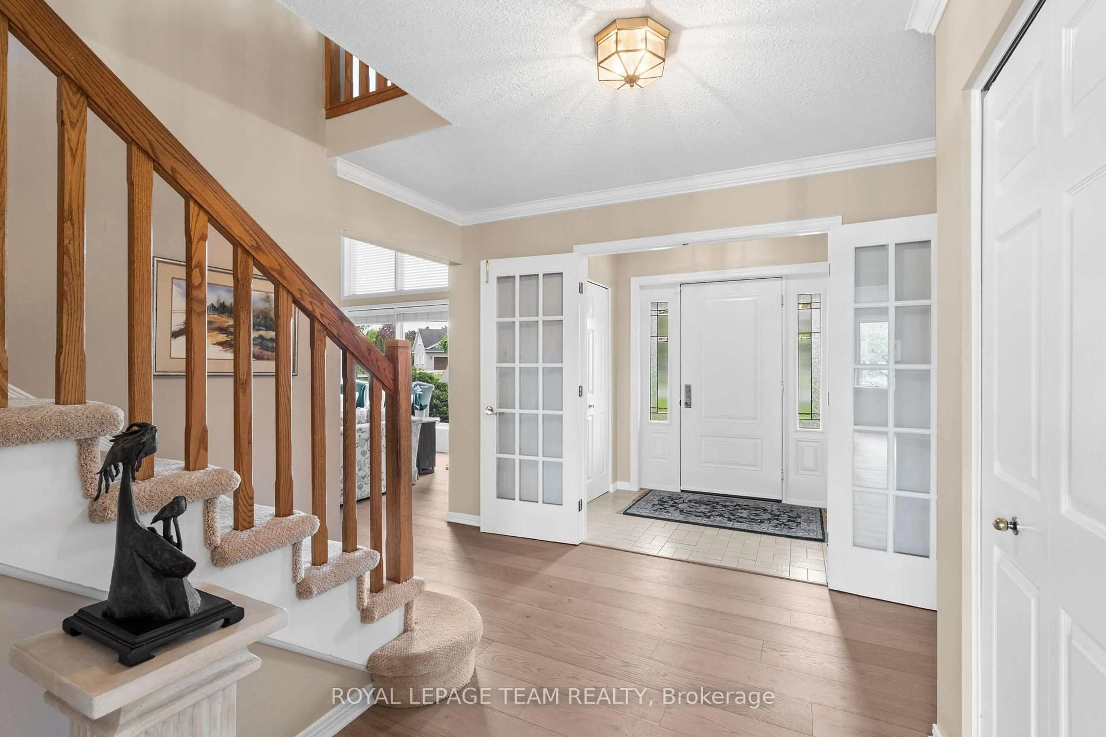Indoor entryway for 5533 South Island Park Dr, Ottawa Ontario K4M 1J2
