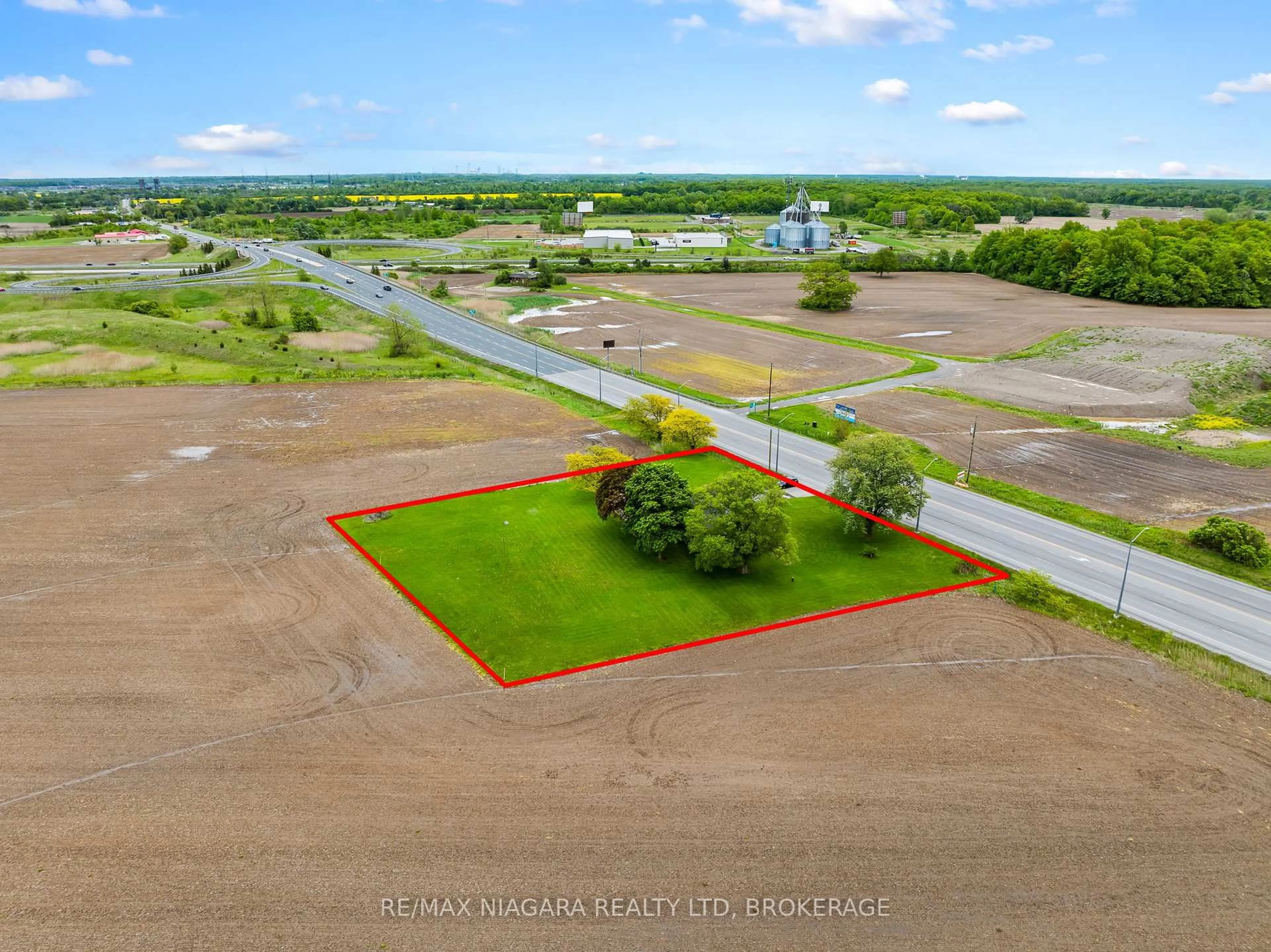 A pic from outside/outdoor area/front of a property/back of a property/a pic from drone, water/lake/river/ocean view for 2152 Hwy 20 N/A, Thorold Ontario L0S 1E6