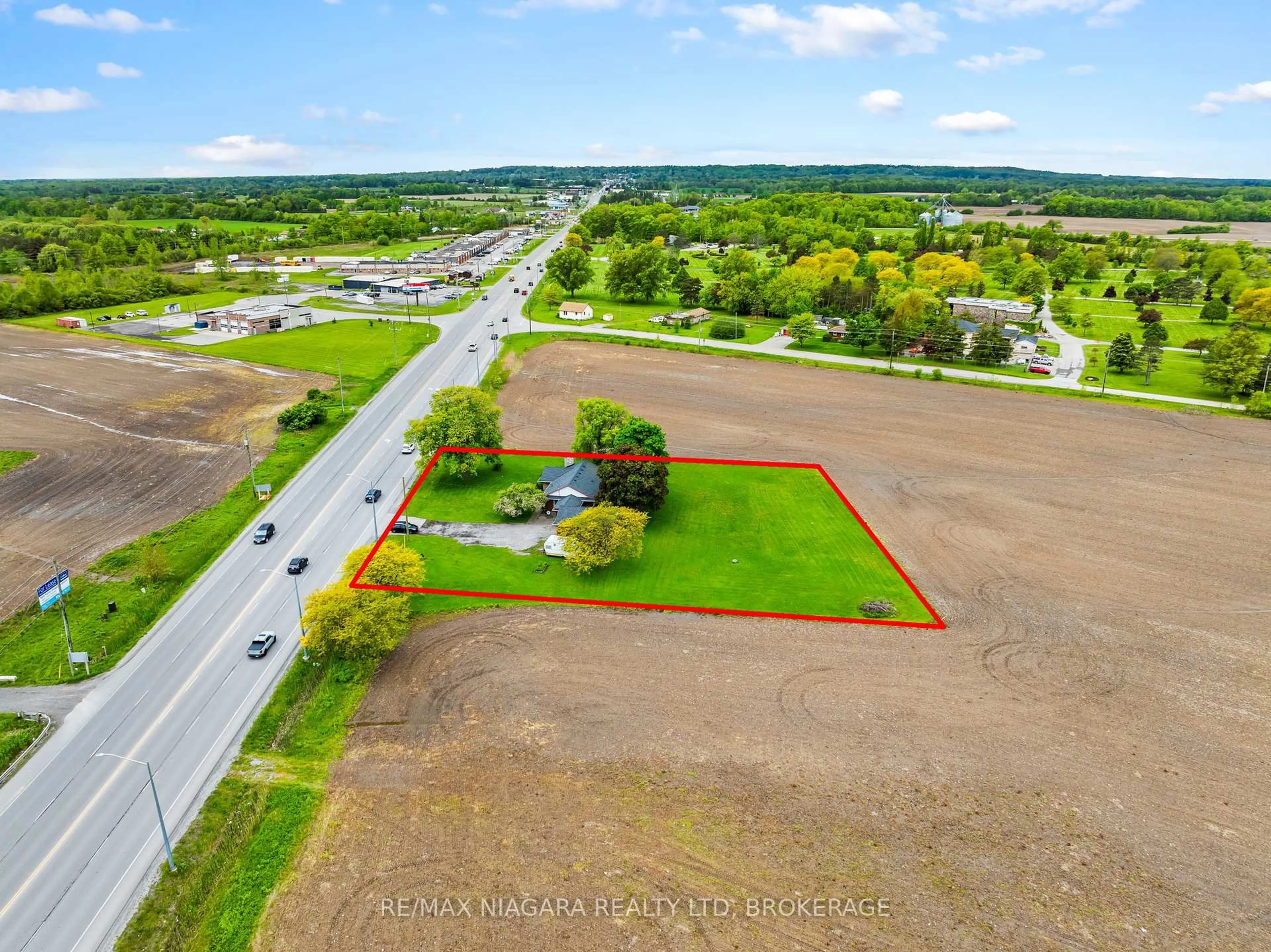 A pic from outside/outdoor area/front of a property/back of a property/a pic from drone, unknown for 2152 Hwy 20 N/A, Thorold Ontario L0S 1E6
