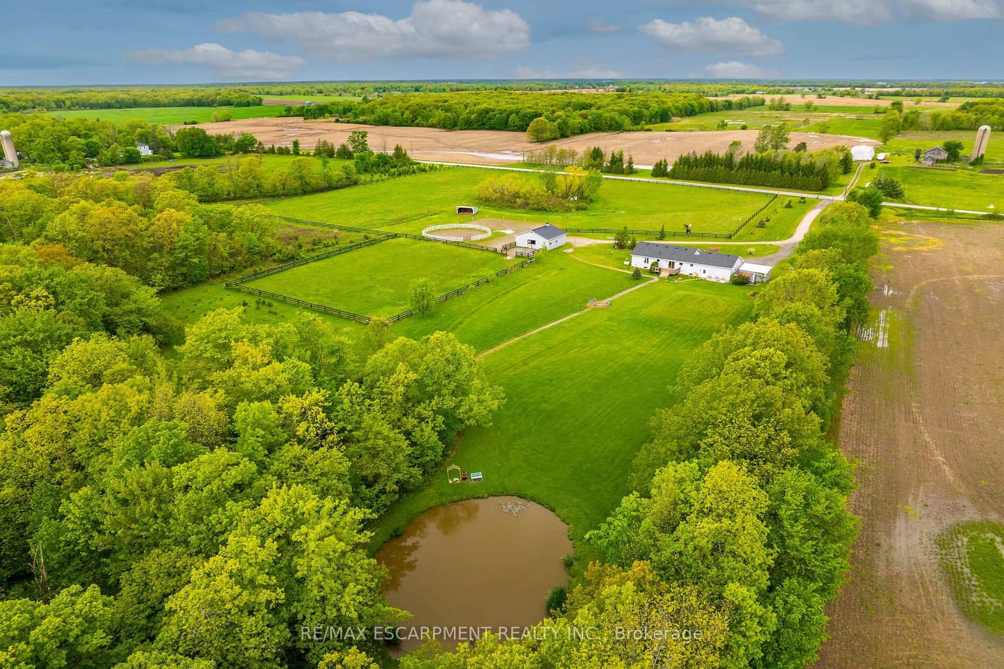 A pic from outside/outdoor area/front of a property/back of a property/a pic from drone, water/lake/river/ocean view for 726 Indiana Rd, Haldimand Ontario N0A 1C0