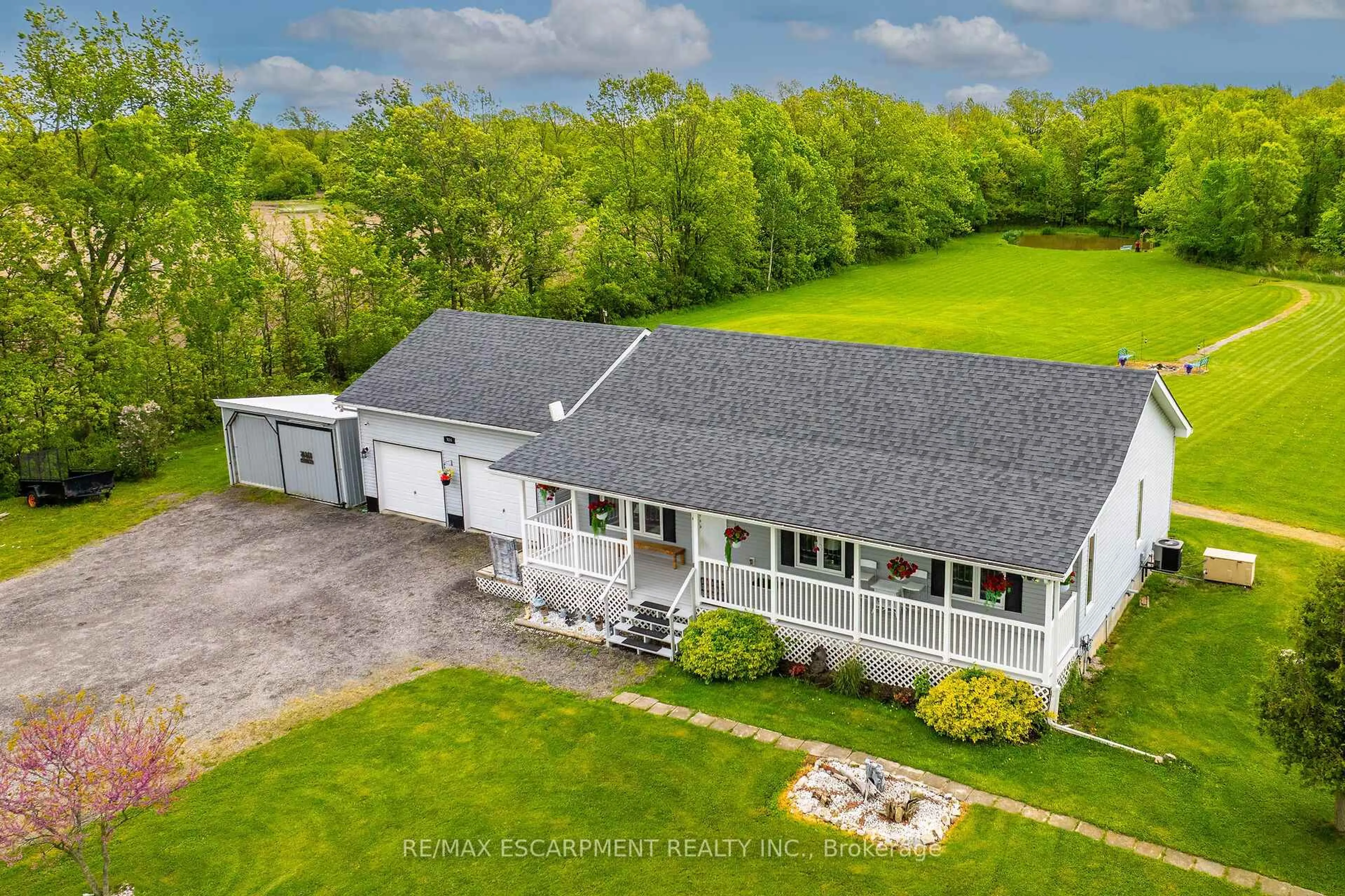 A pic from outside/outdoor area/front of a property/back of a property/a pic from drone, building for 726 Indiana Rd, Haldimand Ontario N0A 1C0