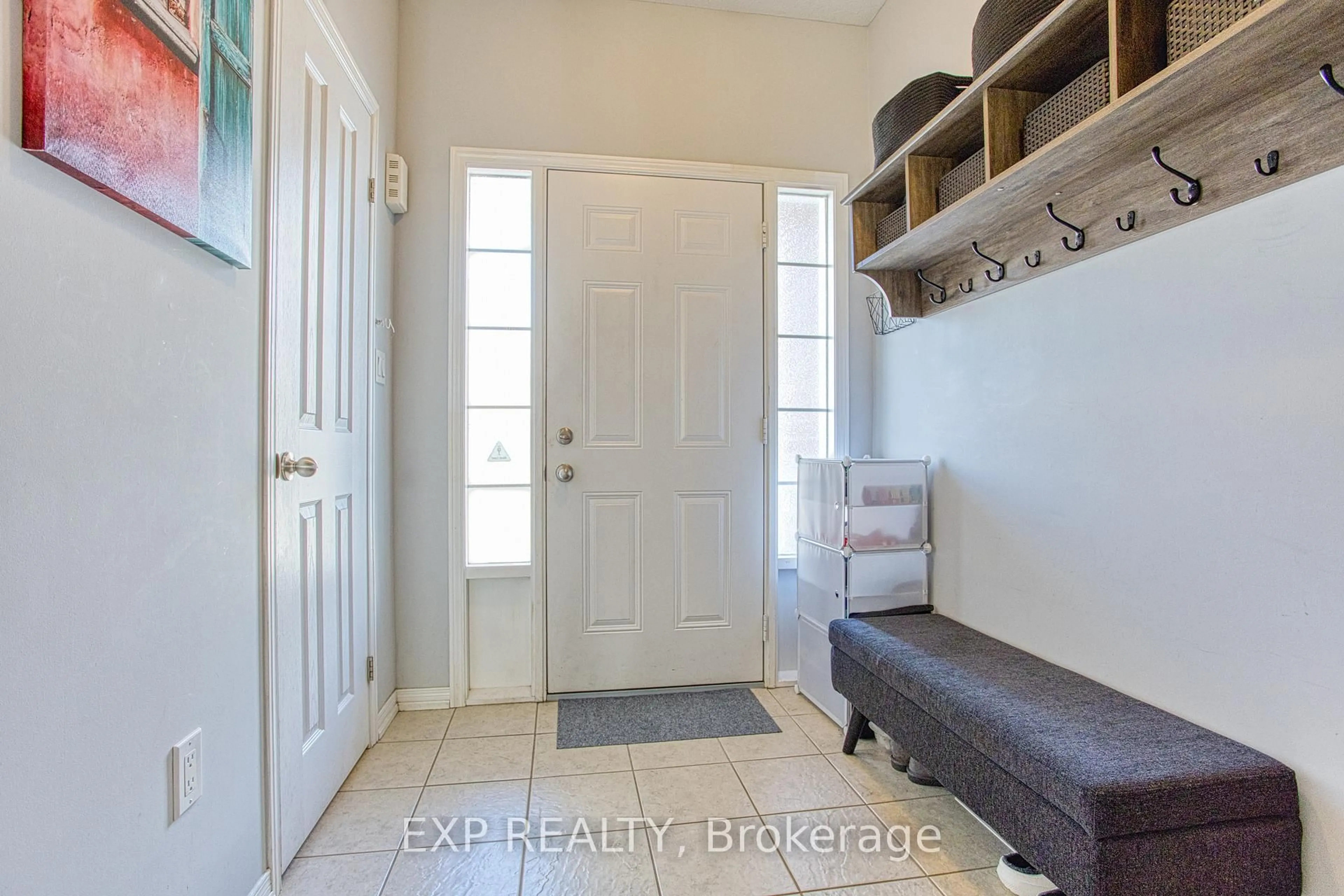 Indoor entryway for 88 Palacebeach Tr, Hamilton Ontario L8E 0B8