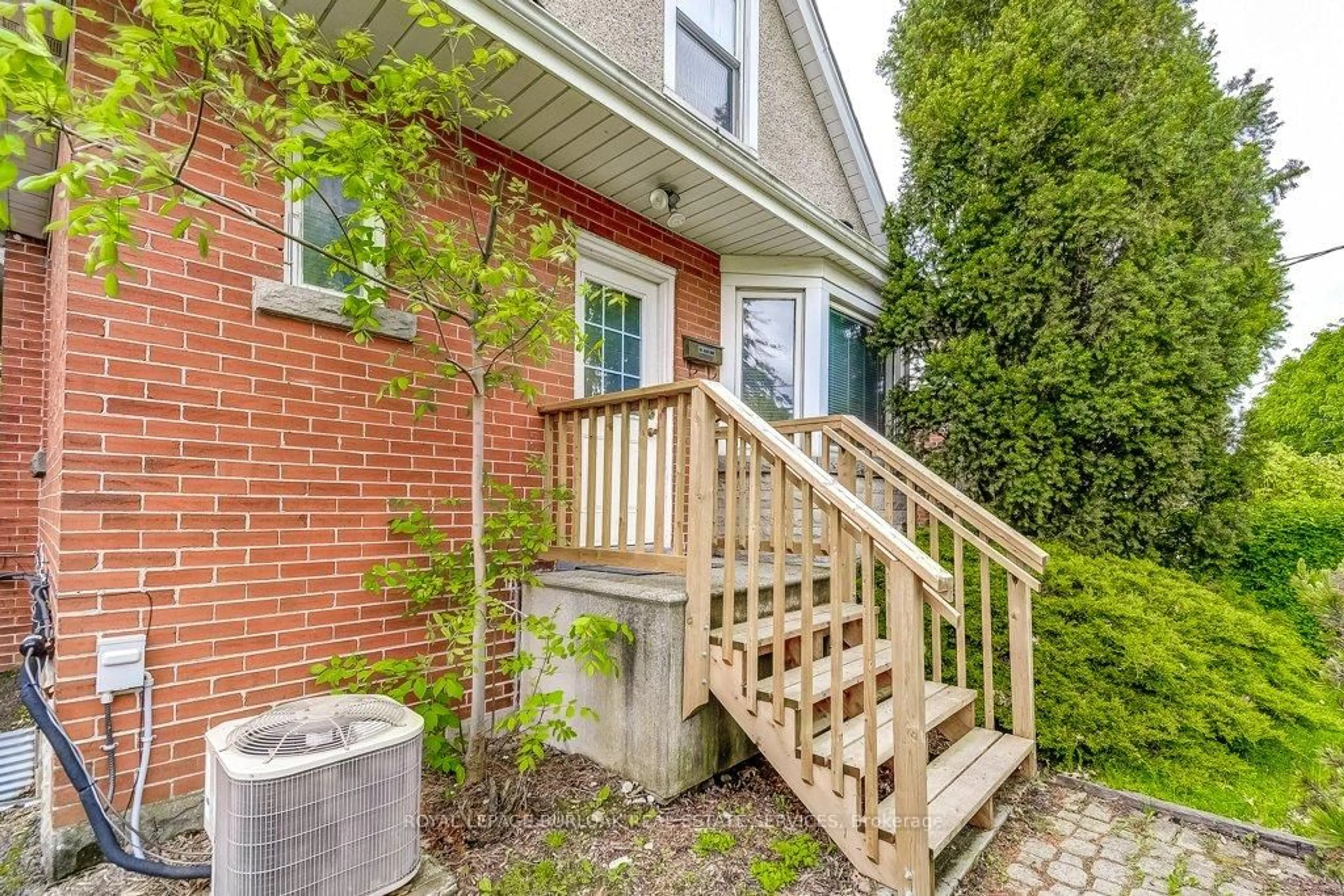 Patio, street for 15 Glenmount Ave, Hamilton Ontario L8S 2L3