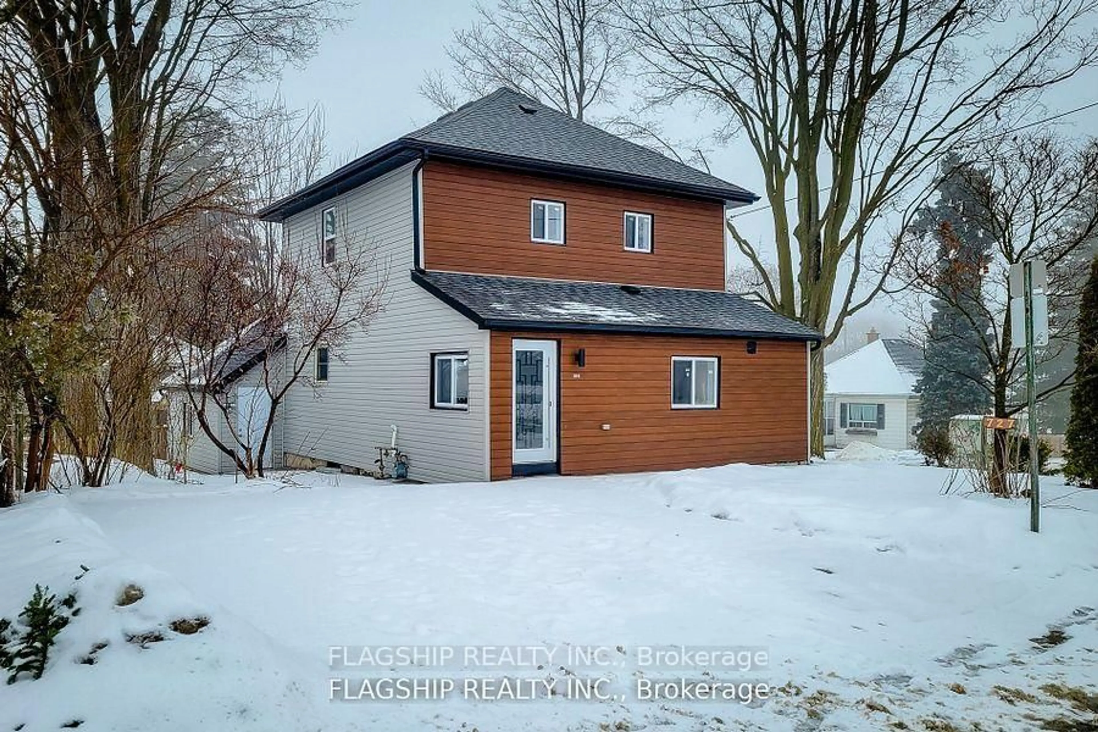 A pic from outside/outdoor area/front of a property/back of a property/a pic from drone, building for 727 College Ave, Woodstock Ontario N4S 2C7