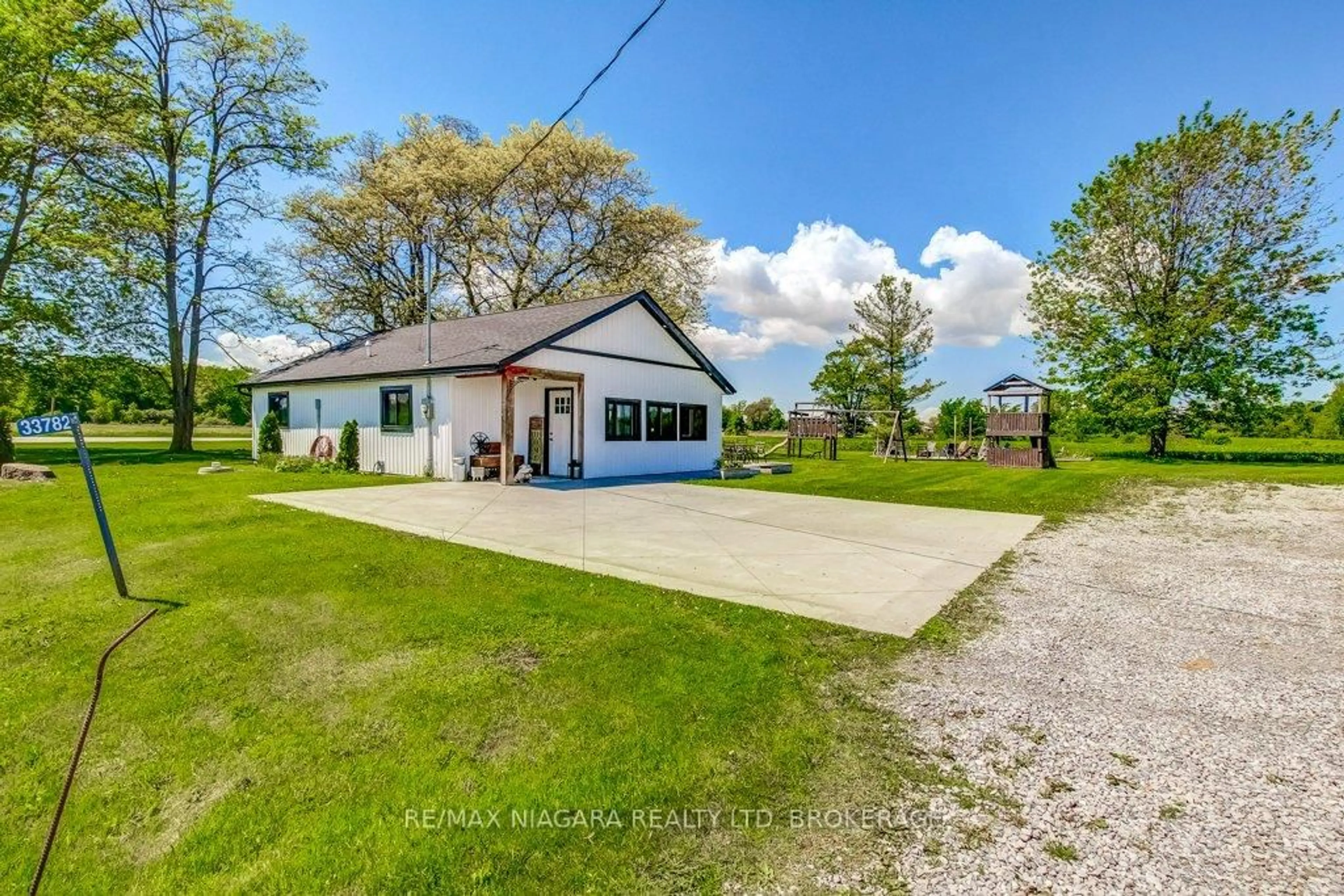 A pic from outside/outdoor area/front of a property/back of a property/a pic from drone, water/lake/river/ocean view for 33782 Bell Rd, Wainfleet Ontario L0S 1V0