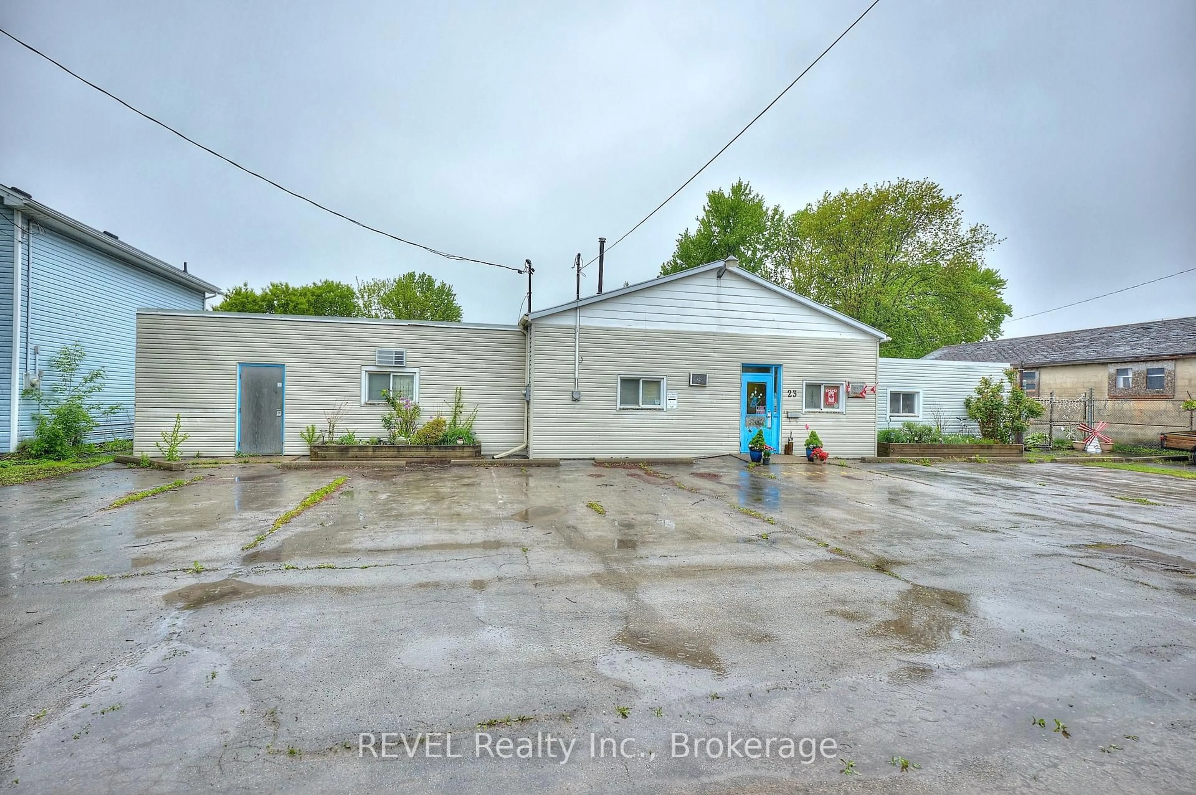 A pic from outside/outdoor area/front of a property/back of a property/a pic from drone, building for 23 Amelia St, Port Colborne Ontario L3K 2K8