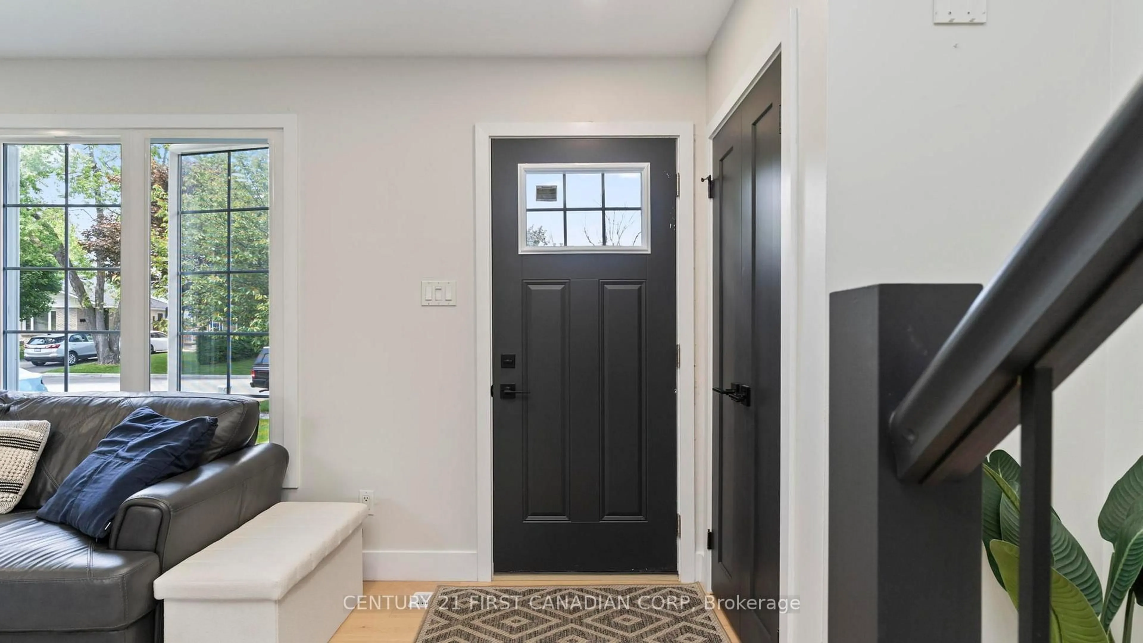 Indoor entryway for 120 Scotchmere Cres, London South Ontario N6E 2A1