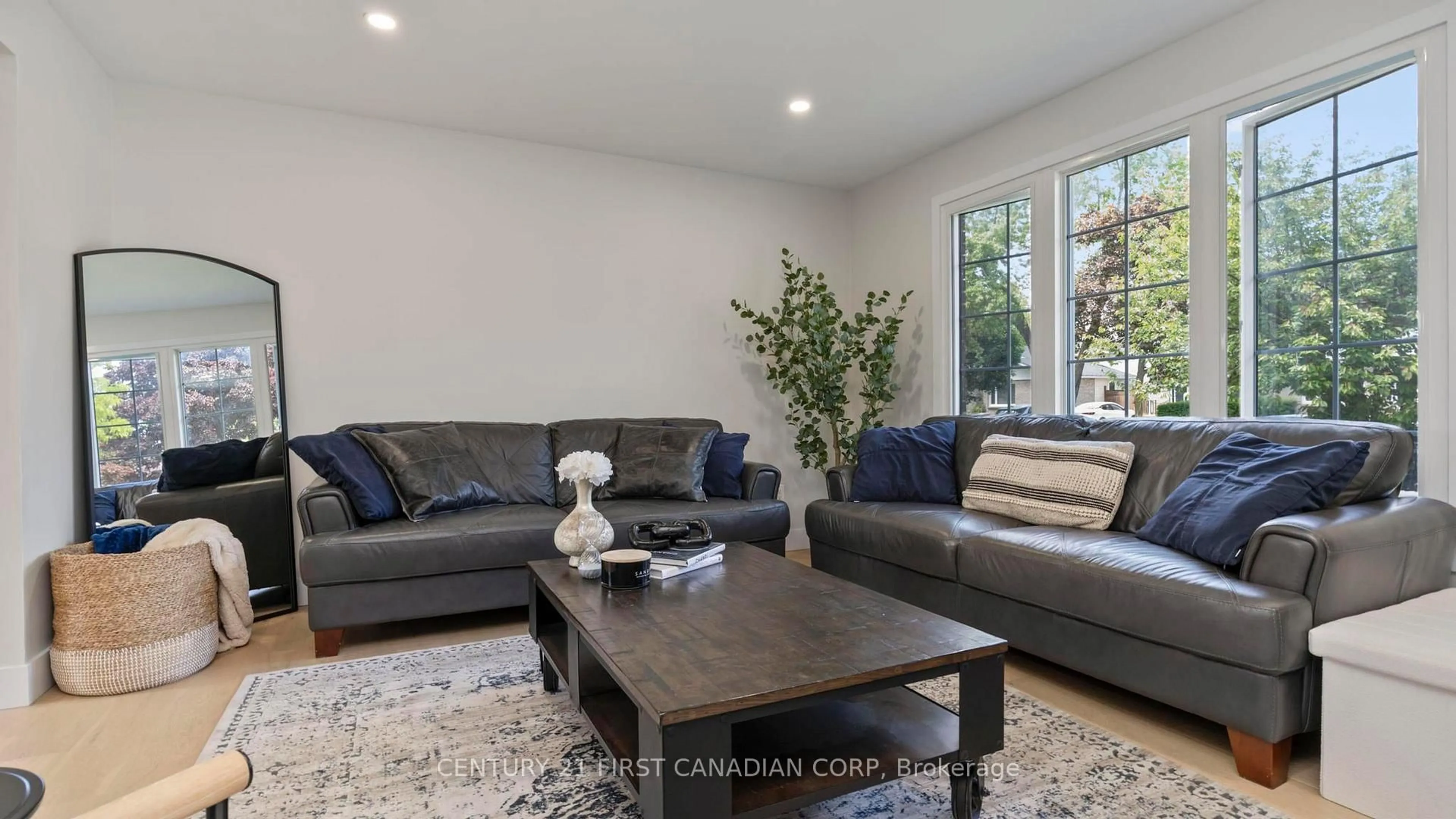 Living room with furniture, unknown for 120 Scotchmere Cres, London South Ontario N6E 2A1