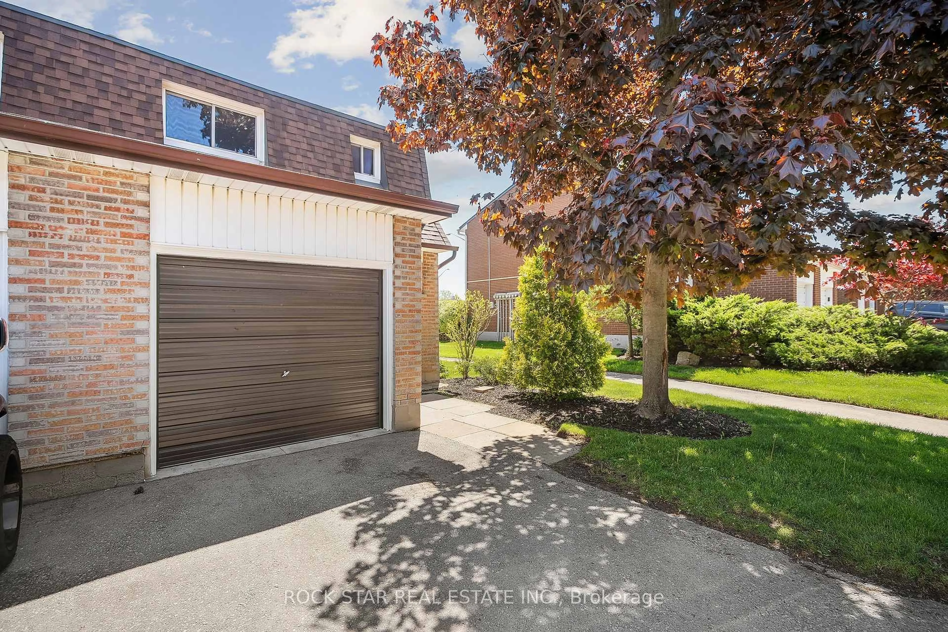 A pic from outside/outdoor area/front of a property/back of a property/a pic from drone, street for 1420 Garth St #50, Hamilton Ontario L9B 1R6