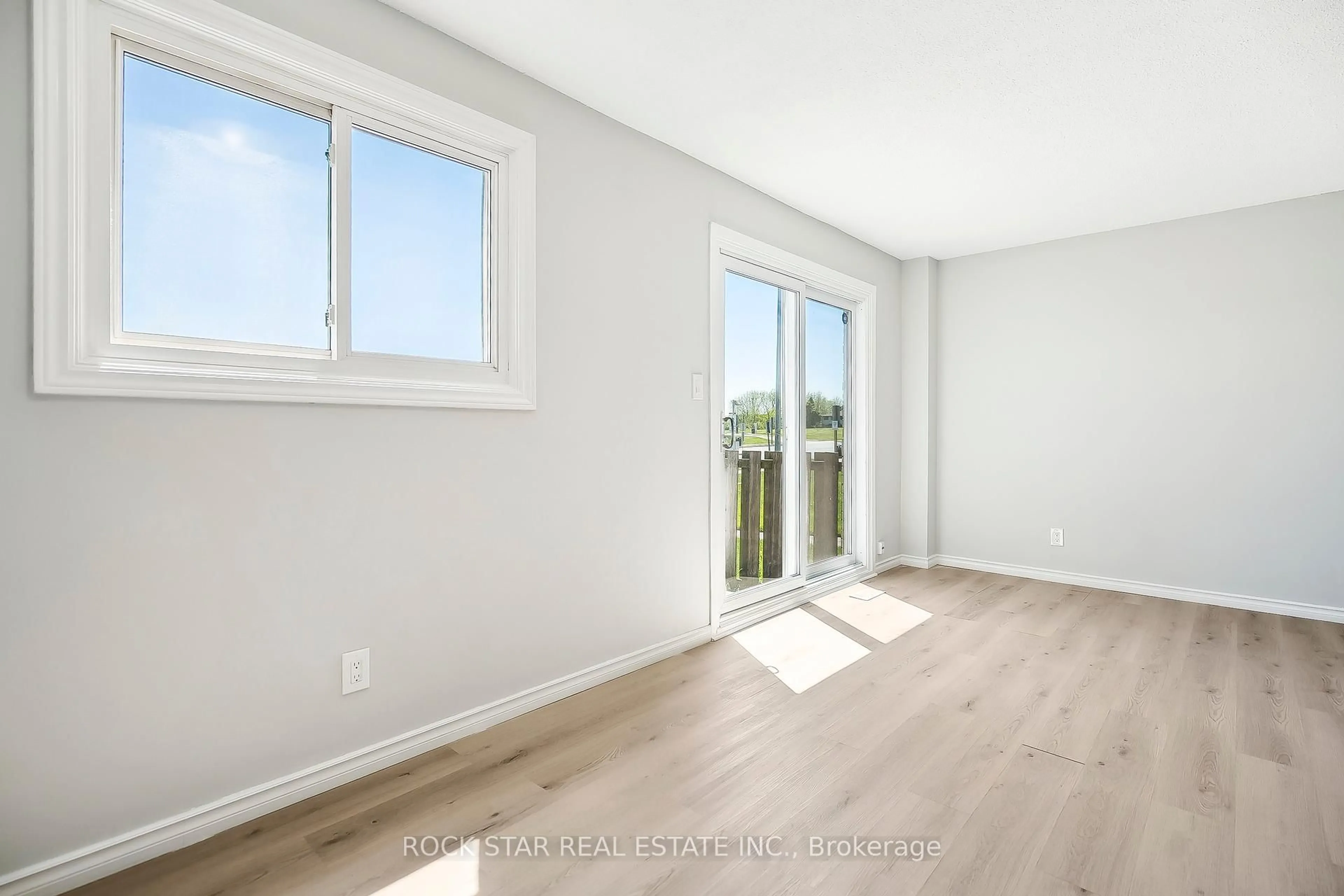 A pic of a room for 1420 Garth St #50, Hamilton Ontario L9B 1R6
