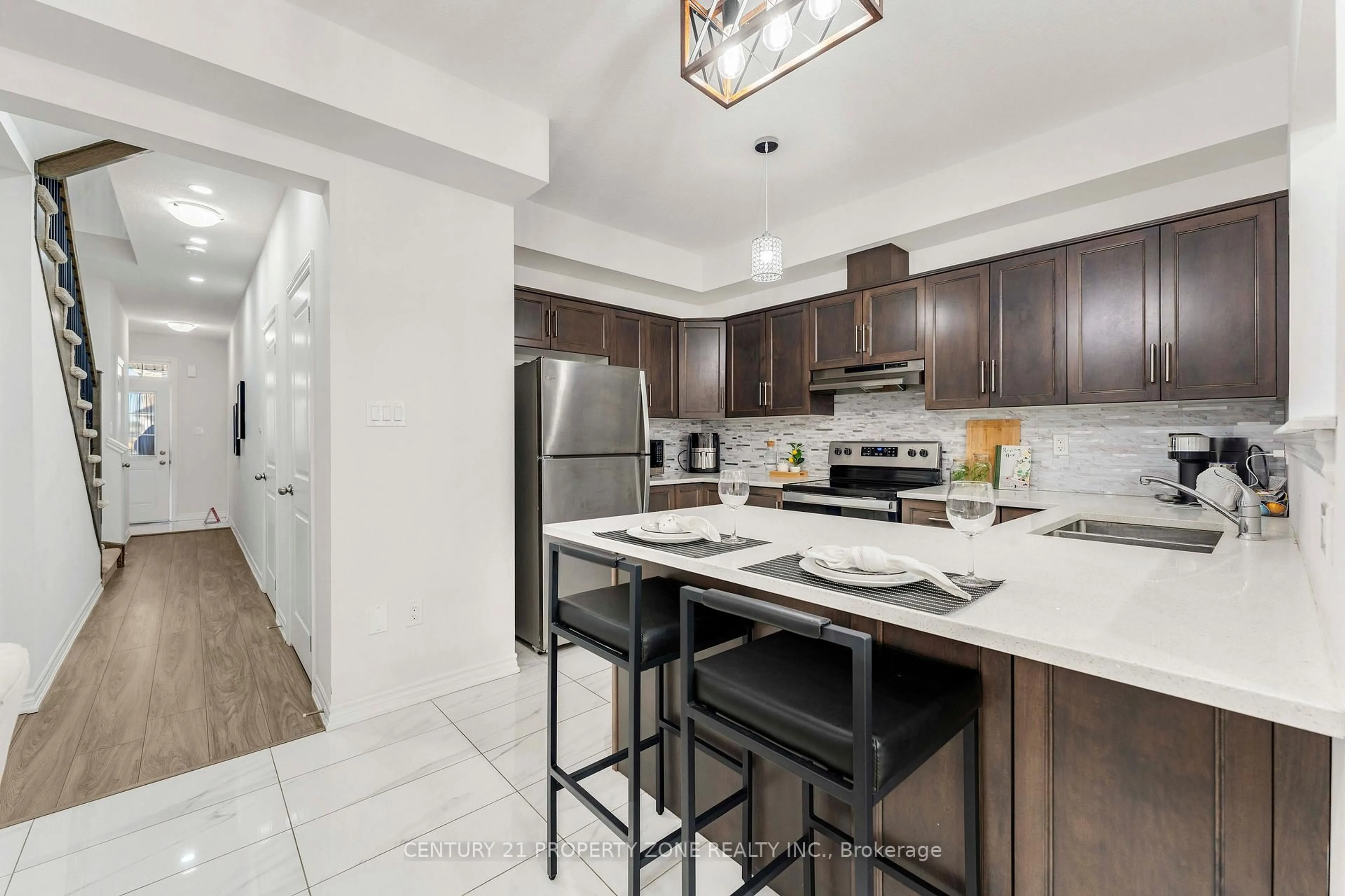Open concept kitchen, ceramic/tile floor for 19 Elsegood Dr, Guelph Ontario N1L 0R6