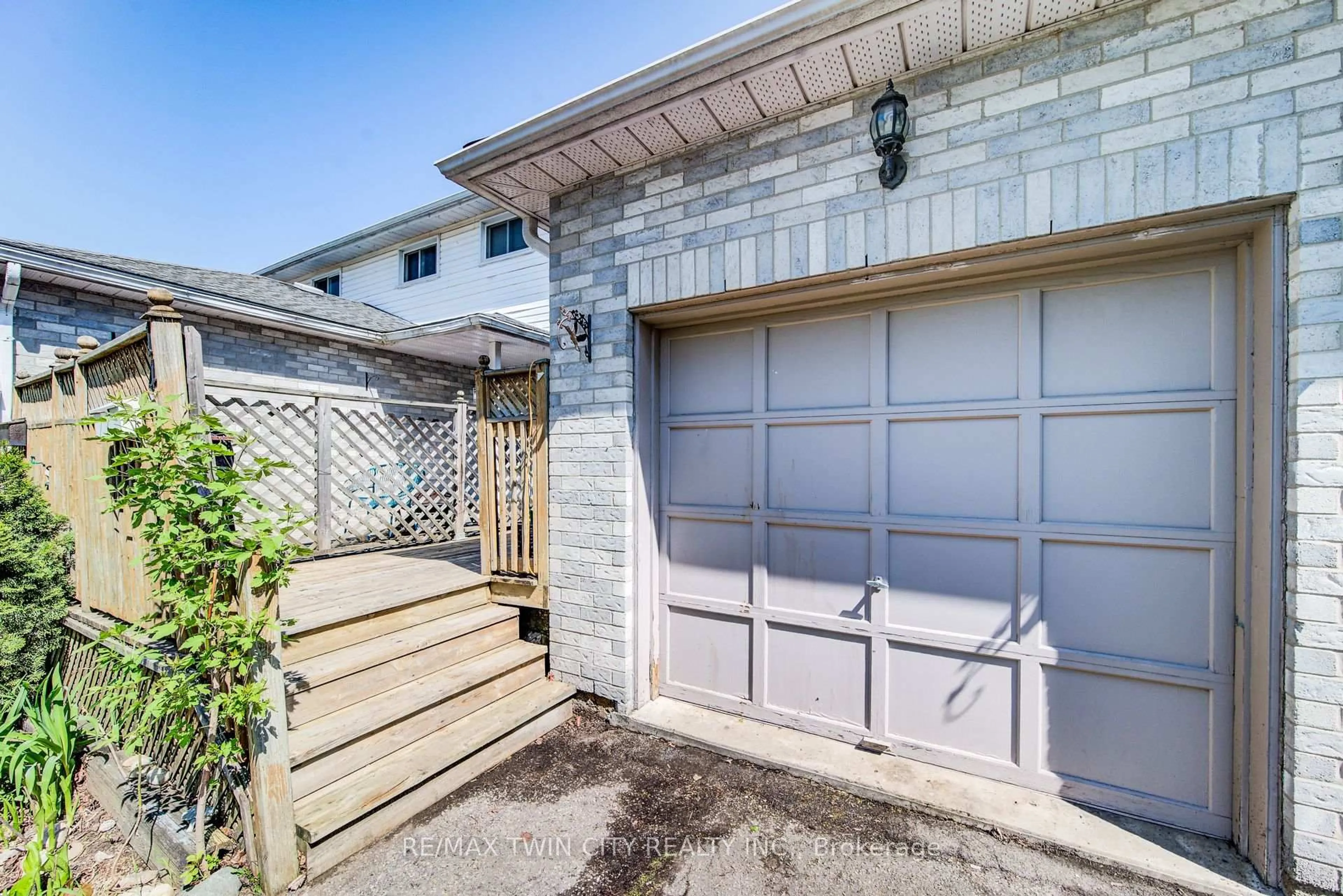 Unknown for 141 Chestnut St, Cambridge Ontario N3H 2J9