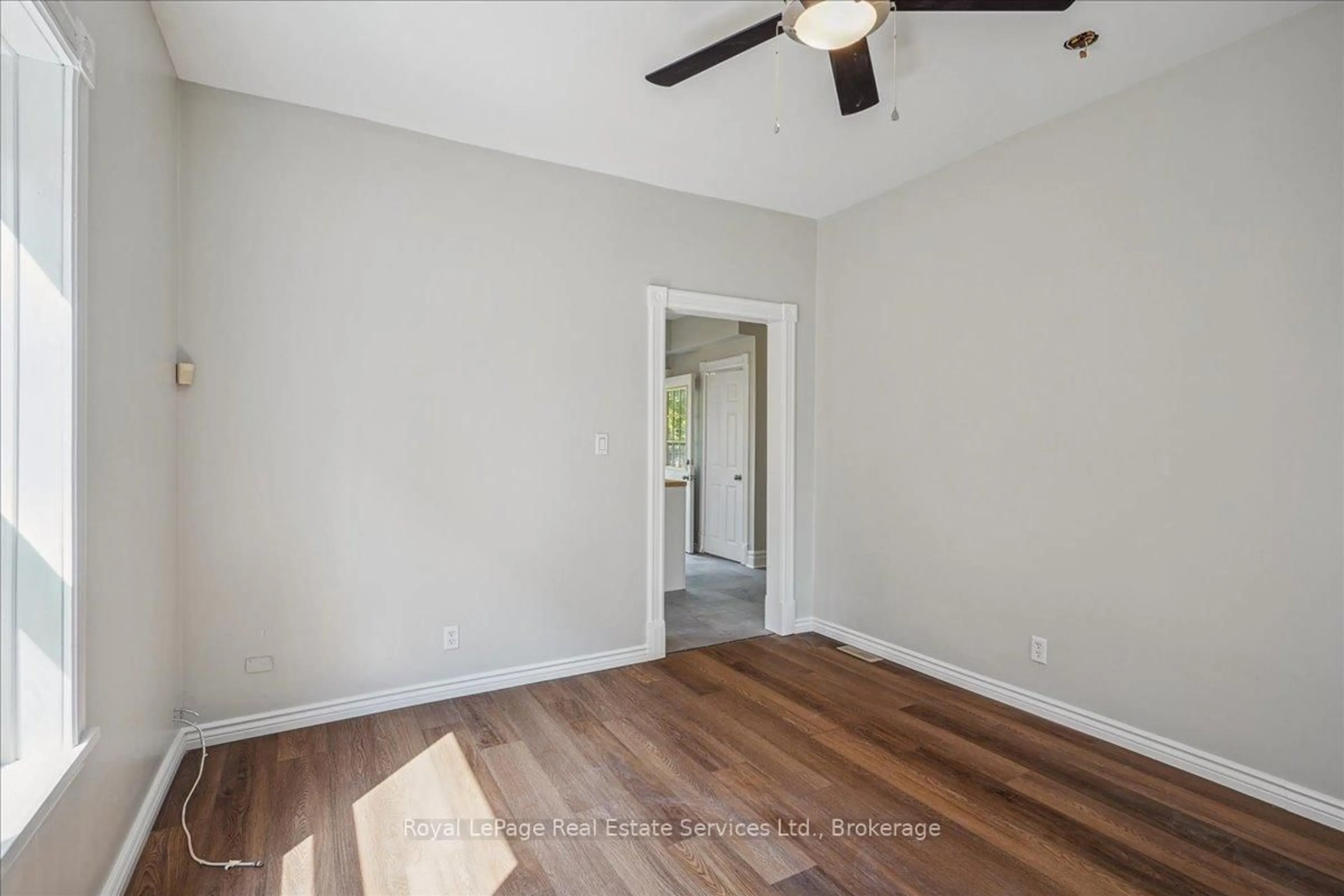 A pic of a room for 33 Rose Ave, Brantford Ontario N3S 2M3