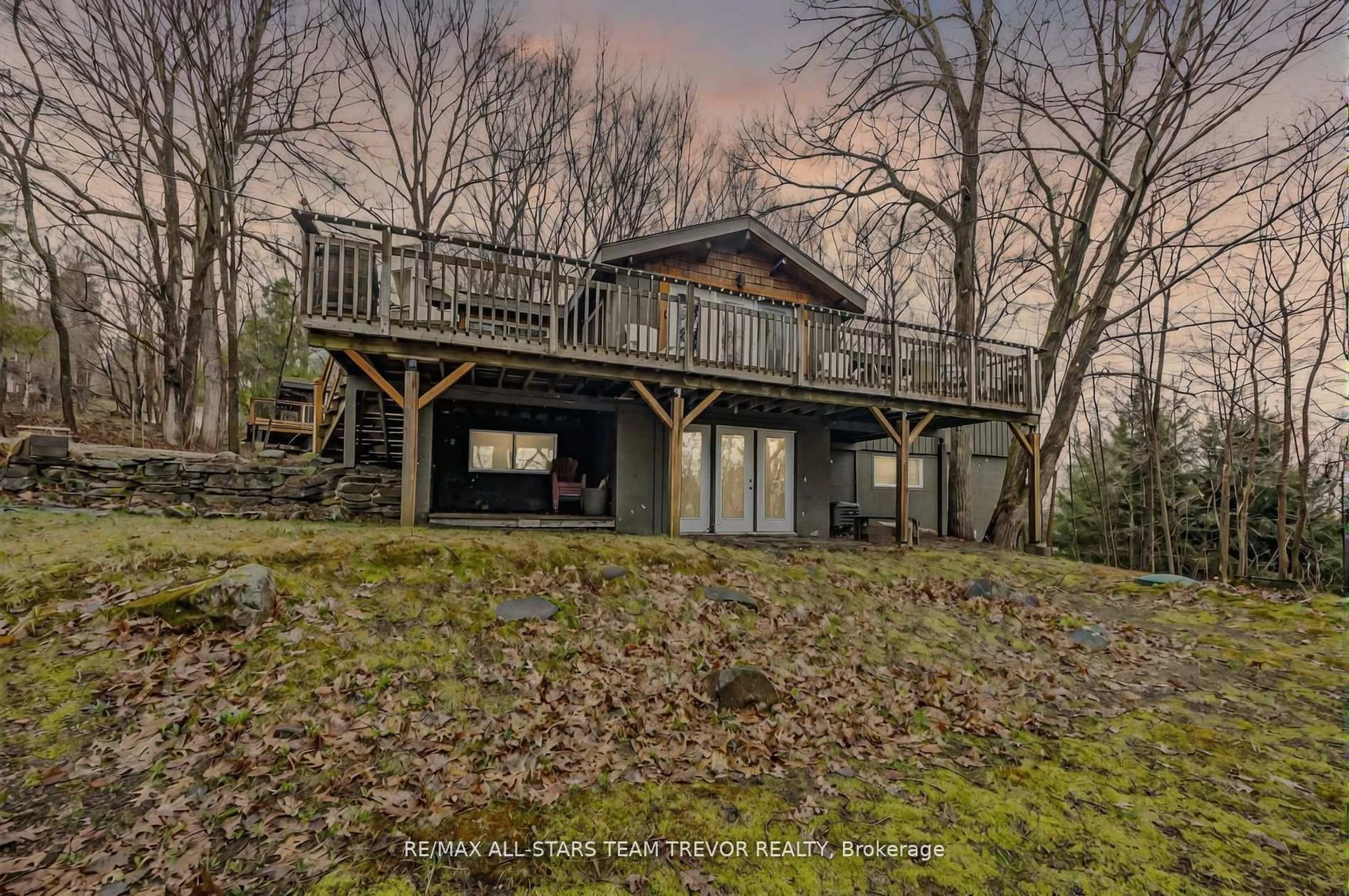 A pic from outside/outdoor area/front of a property/back of a property/a pic from drone, water/lake/river/ocean view for 143 Chalet Cres, Huntsville Ontario P1H 1A8