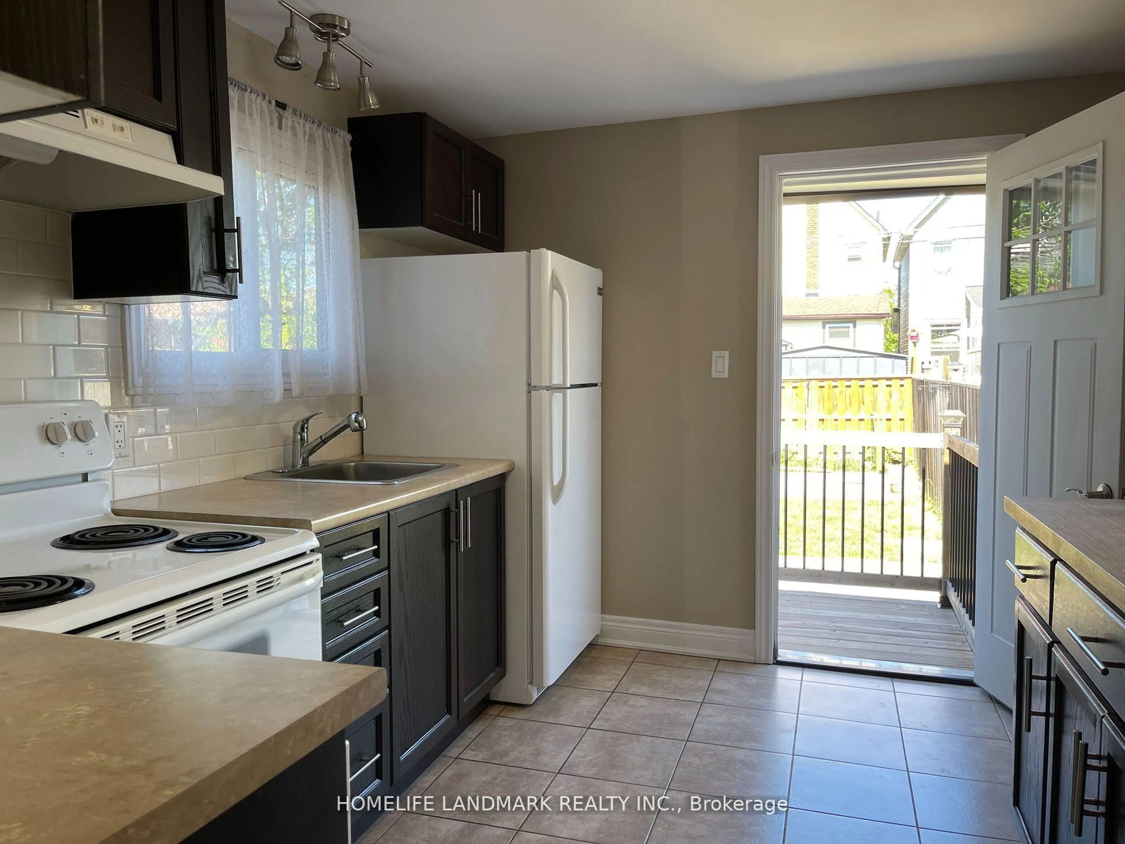 Standard kitchen, unknown for 109 Belview Ave, Hamilton Ontario L8L 7K9