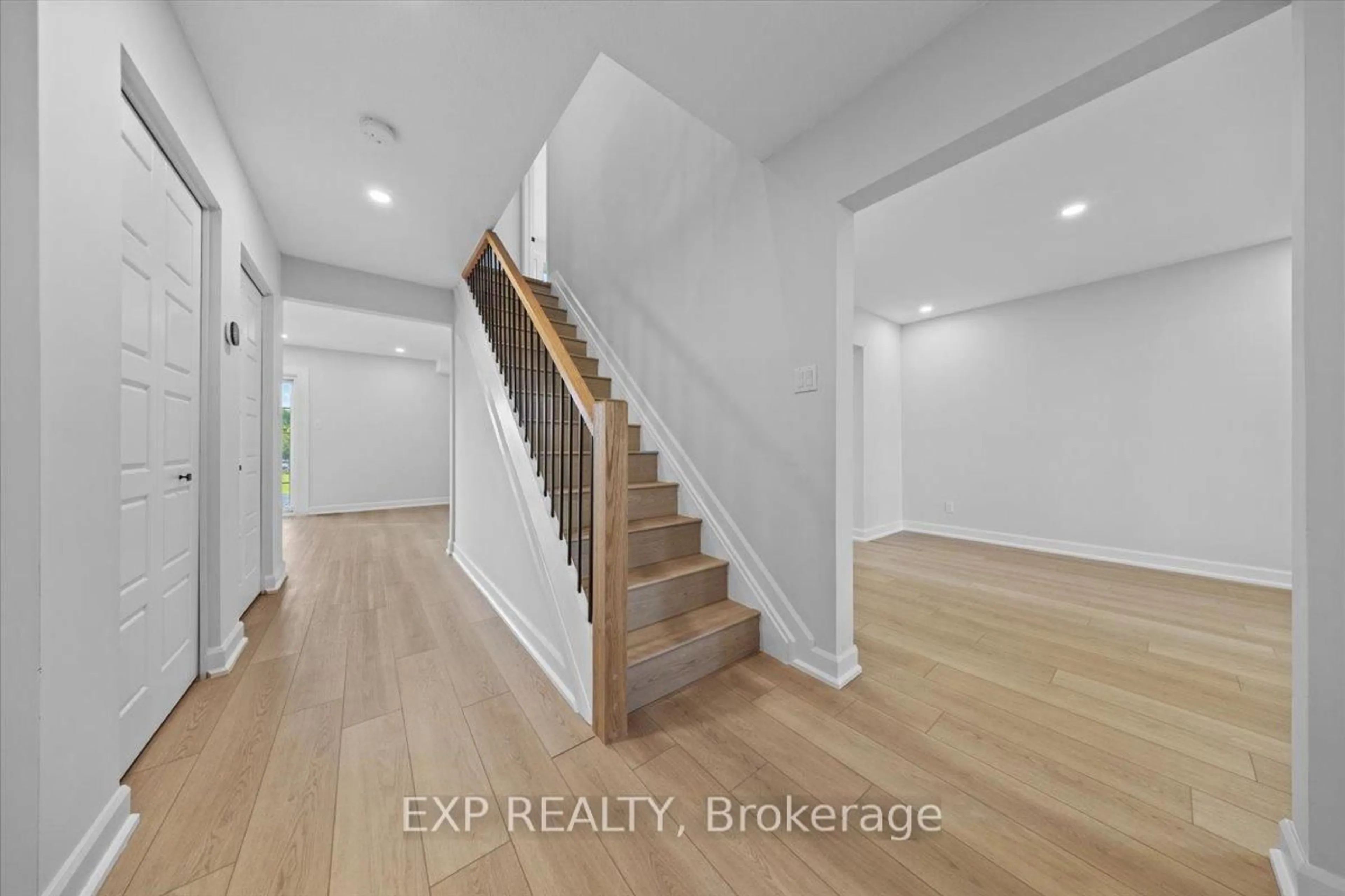 Indoor entryway for 2820 Harbison Rd, Richmond Ontario K0A 2Z0