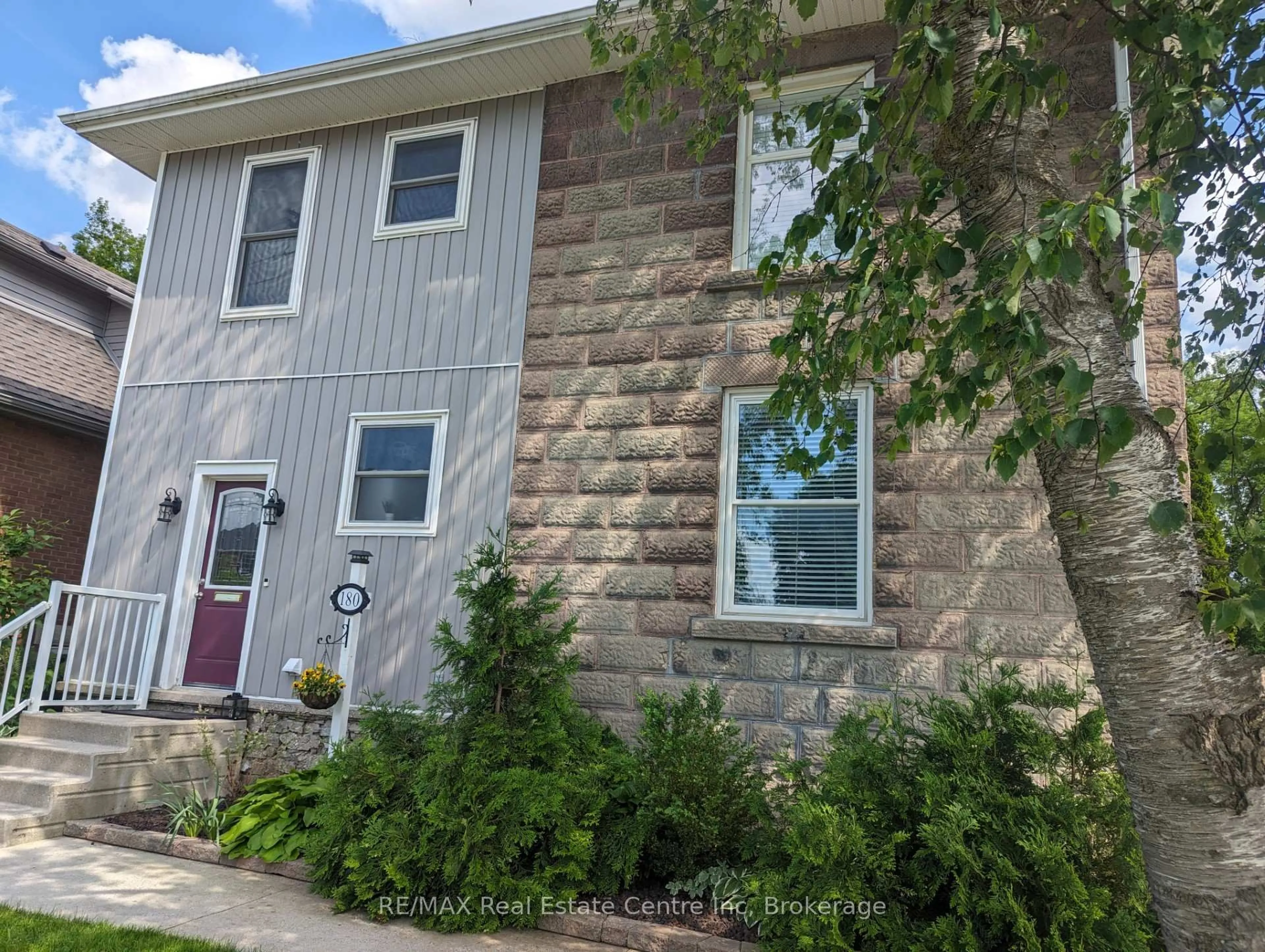 Home with vinyl exterior material, street for 180 Union St, Centre Wellington Ontario N1M 1V3