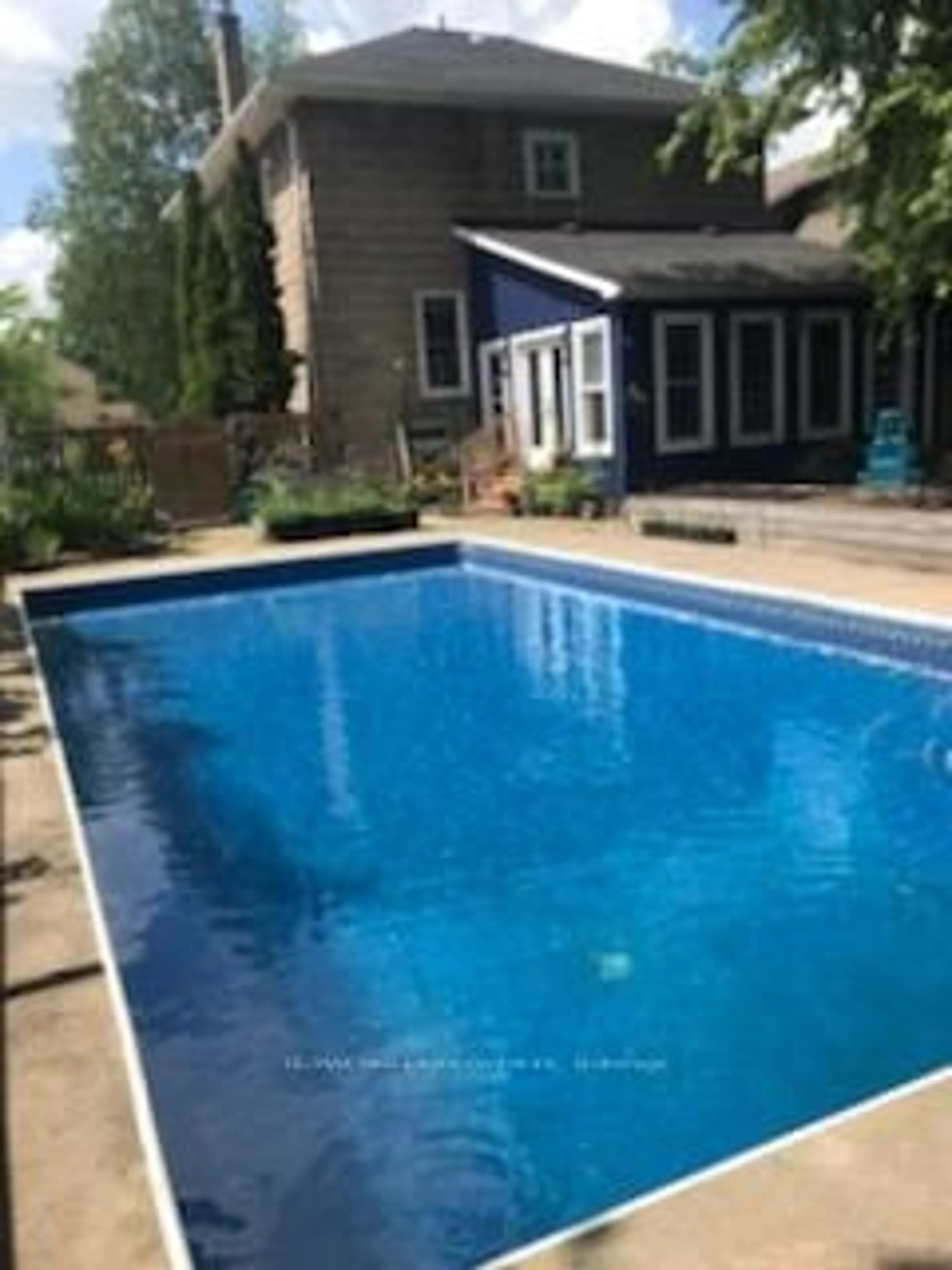 Pool for 180 Union St, Centre Wellington Ontario N1M 1V3