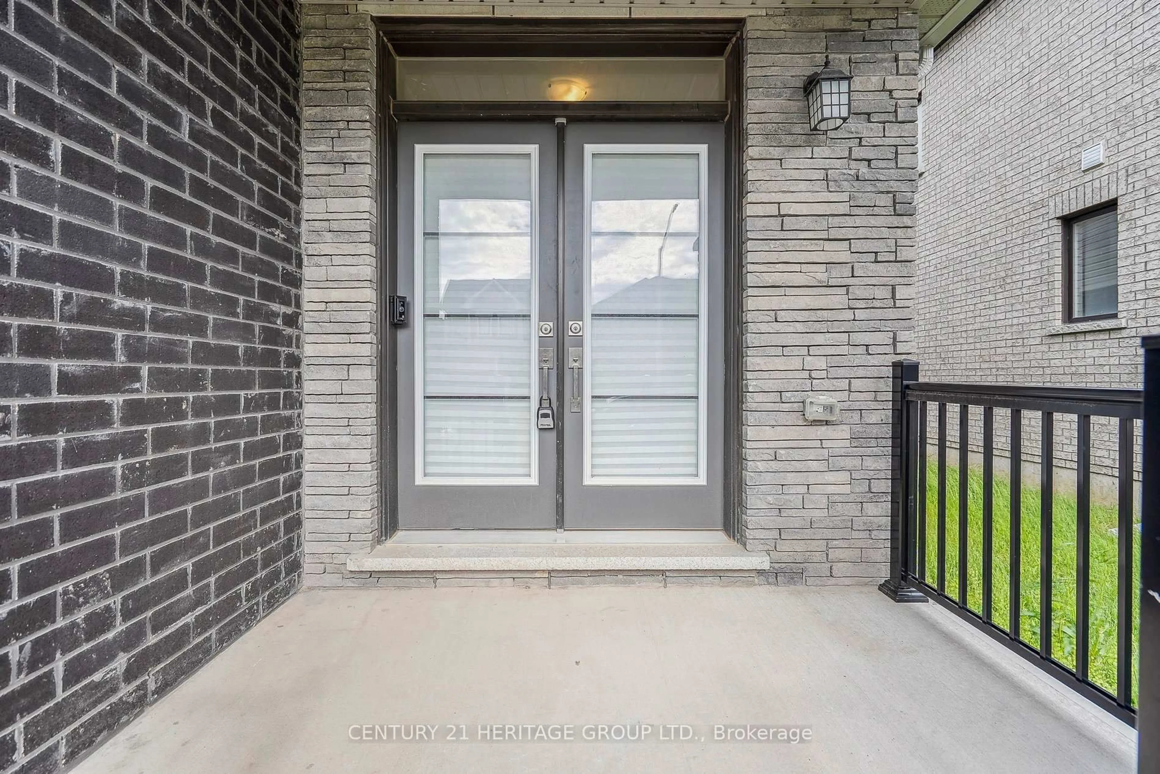 Indoor entryway for 20 Sun Haven Lane, Thorold Ontario L2V 0K6