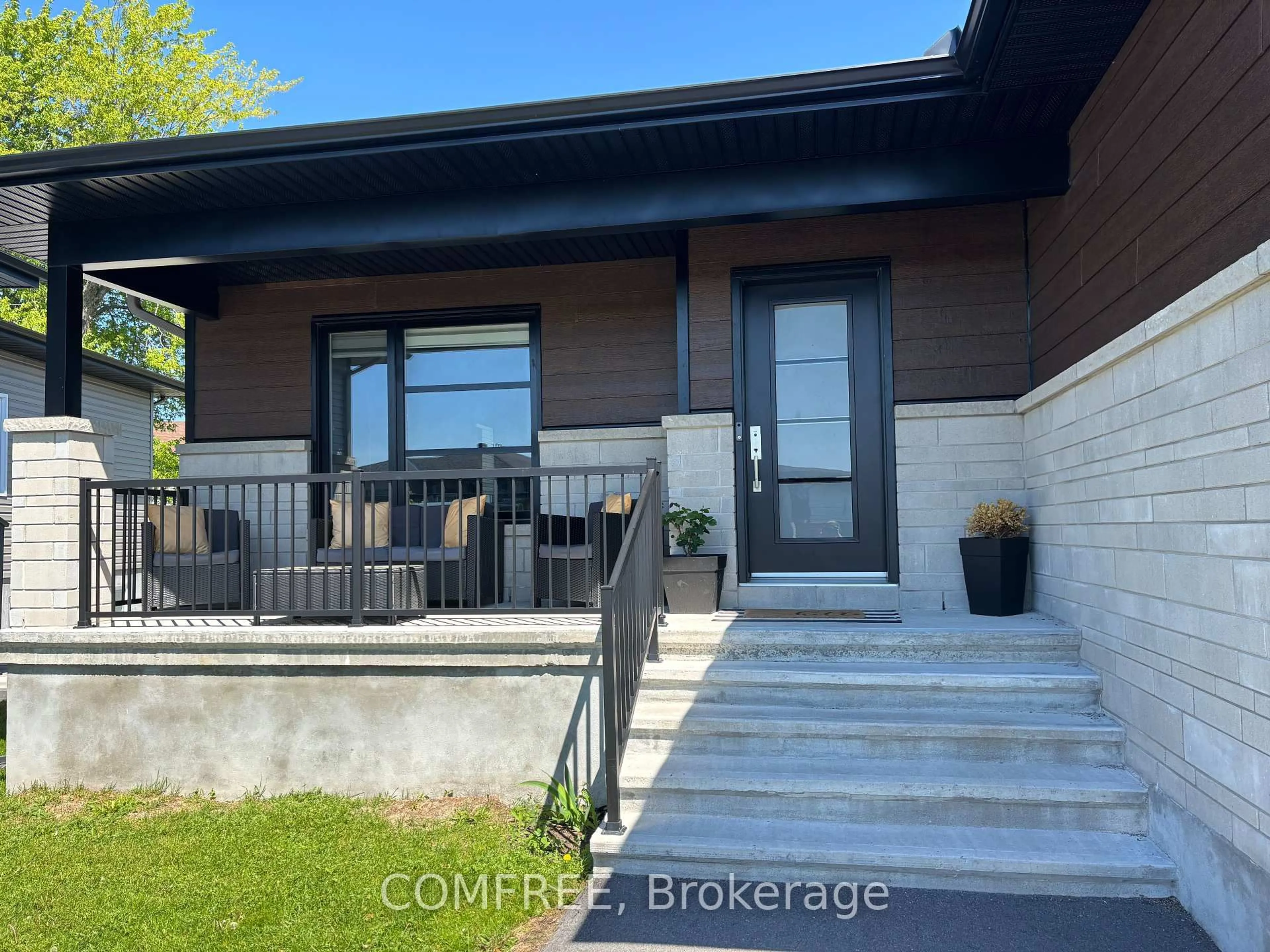 Unknown for 208 Filion St, Russell Ontario K0A 1W0