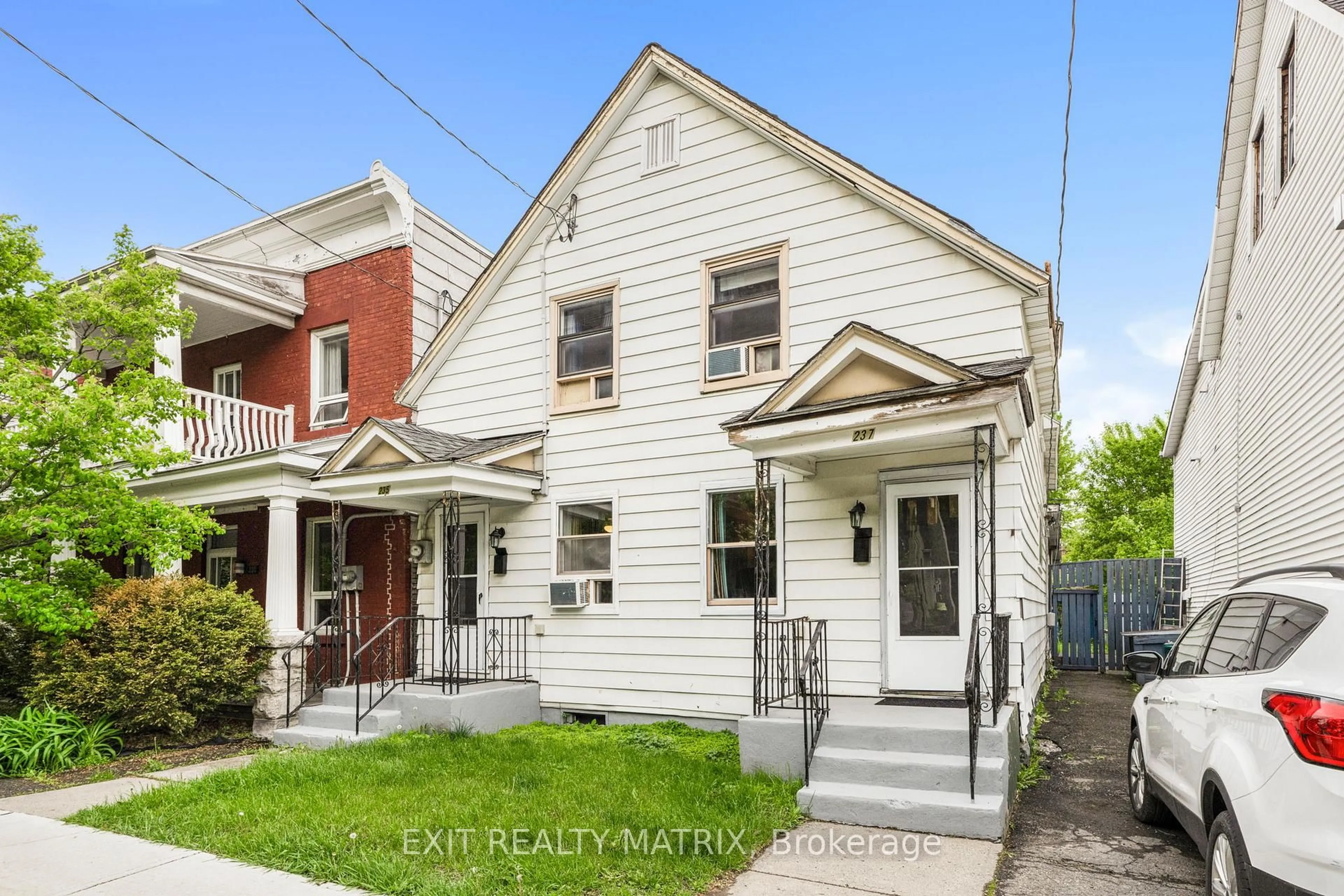 Unknown for 235-237 Guigues Ave, Ottawa Ontario K1N 5J3
