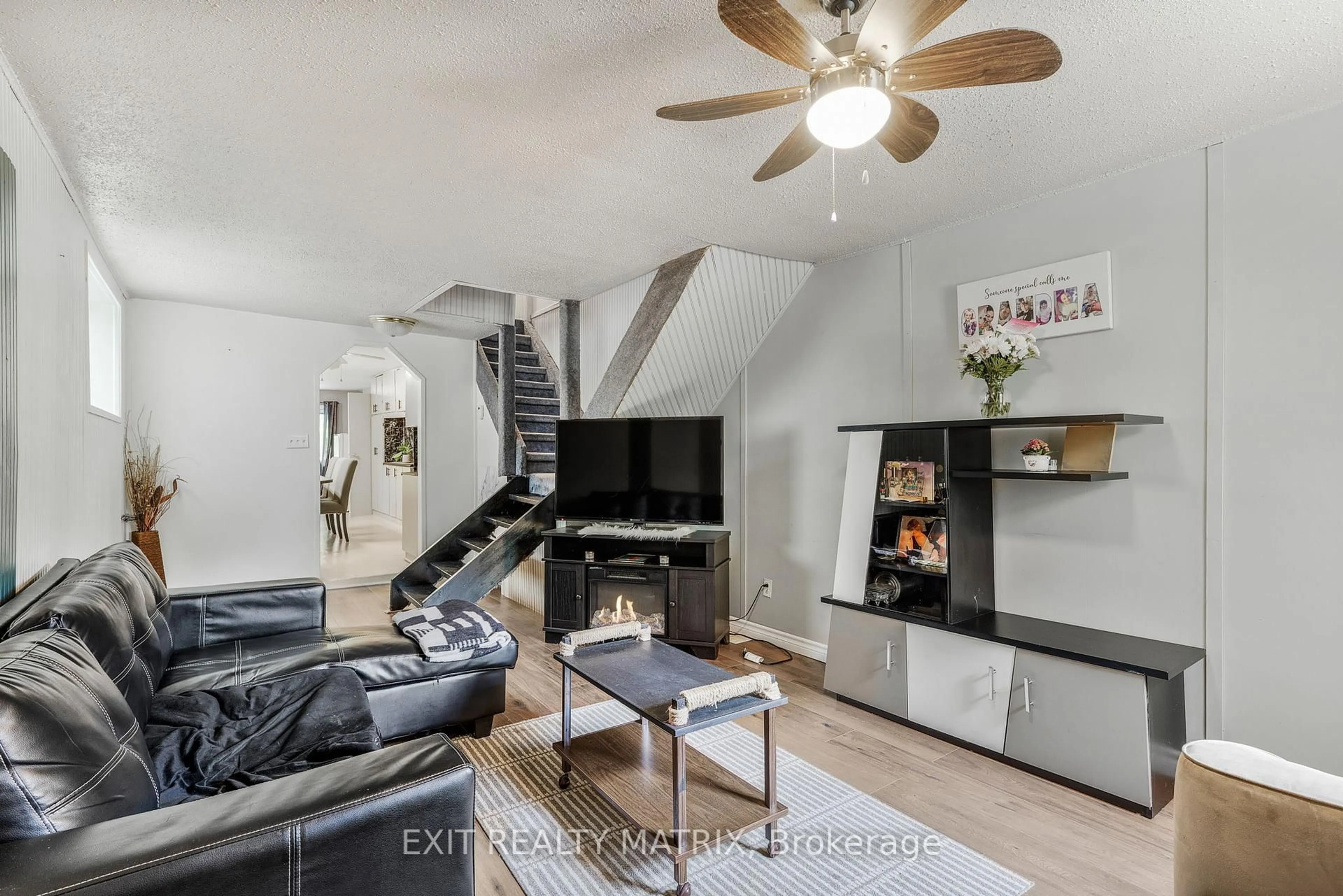 Living room with furniture, unknown for 235-237 Guigues Ave, Ottawa Ontario K1N 5J3