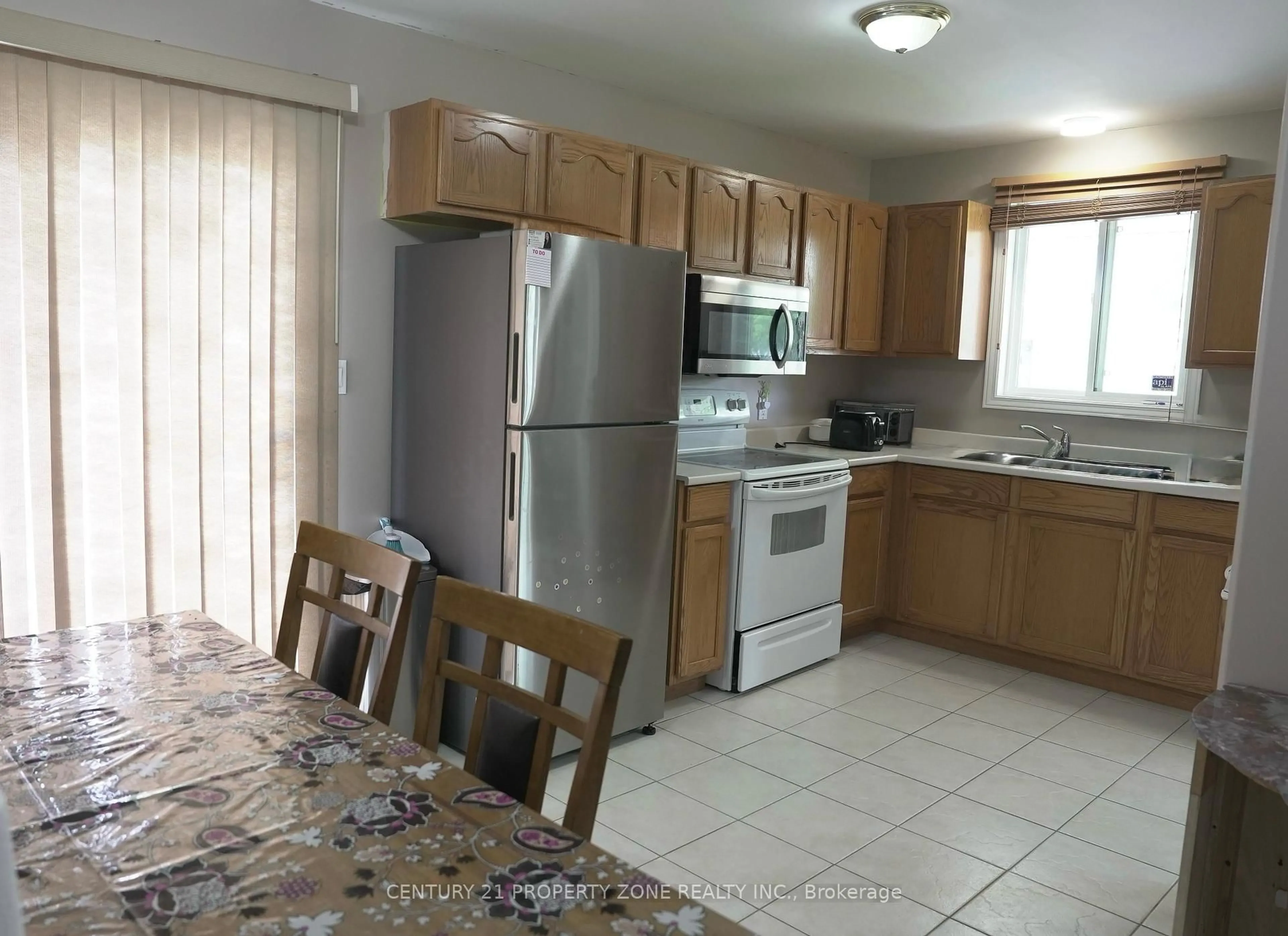 Standard kitchen, unknown for 1437 Hansen Cres, Windsor Ontario N8W 5P4