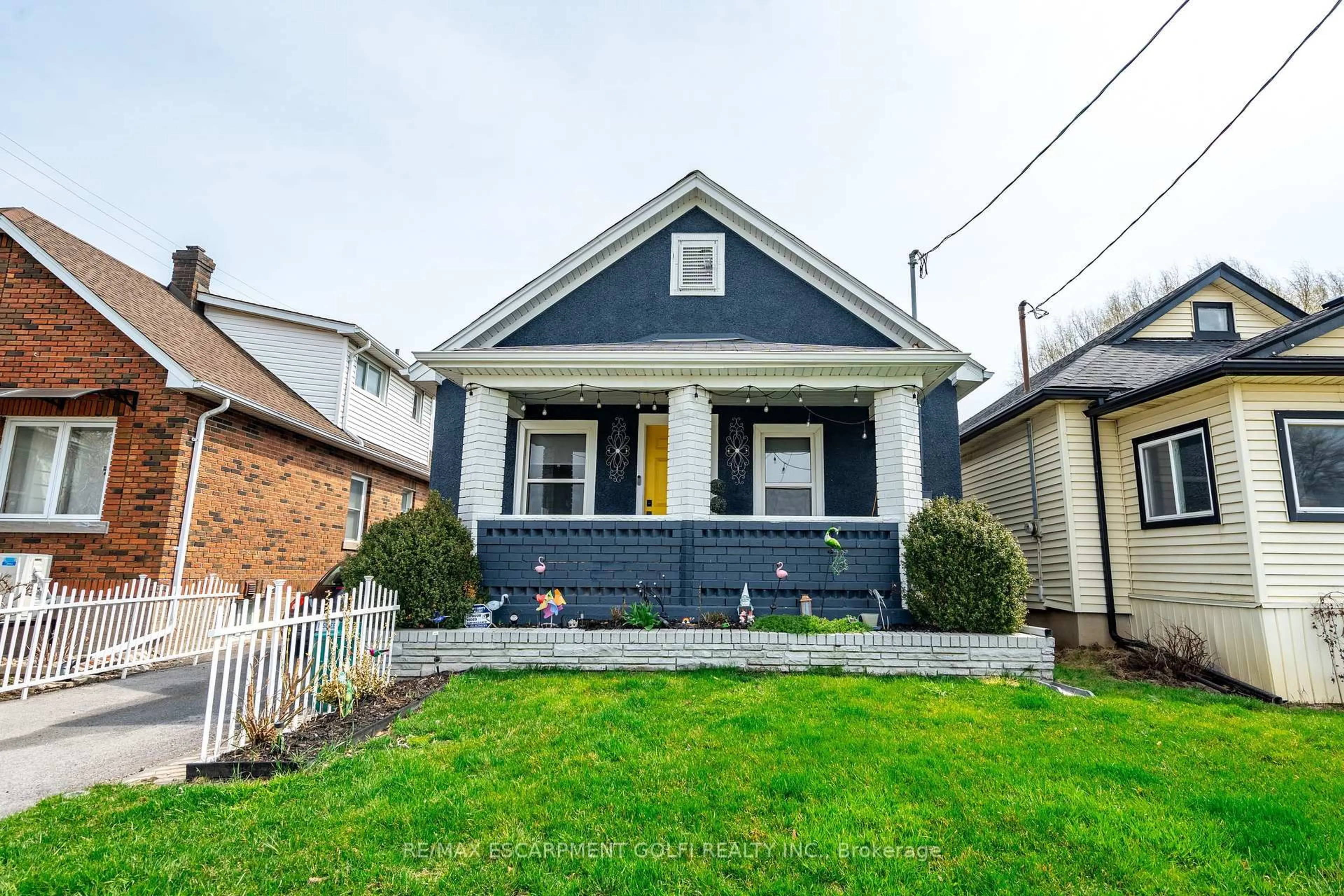 Home with brick exterior material, street for 80 HAYNES Ave, St. Catharines Ontario L2R 3Z3