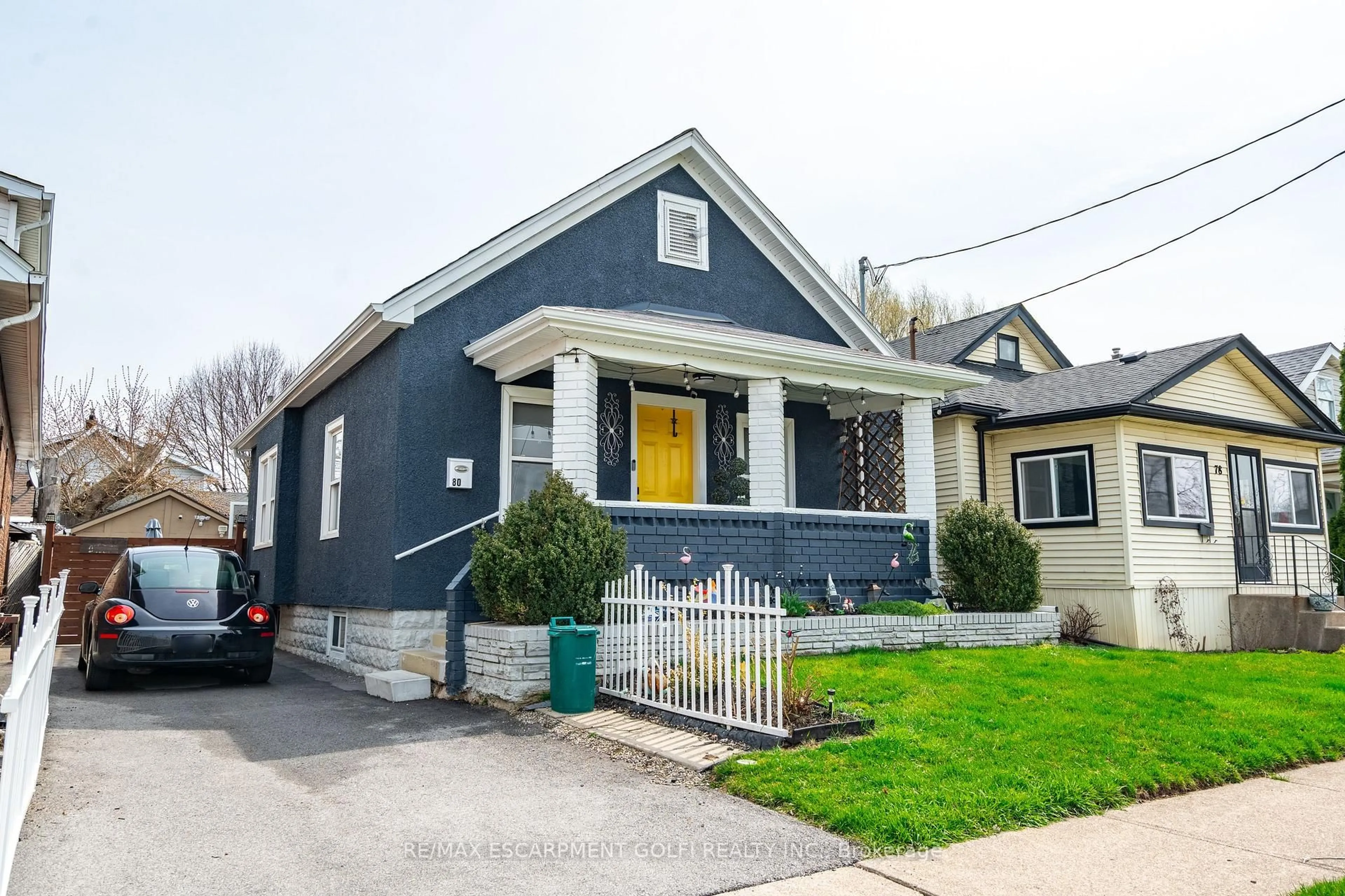 Home with vinyl exterior material, street for 80 HAYNES Ave, St. Catharines Ontario L2R 3Z3