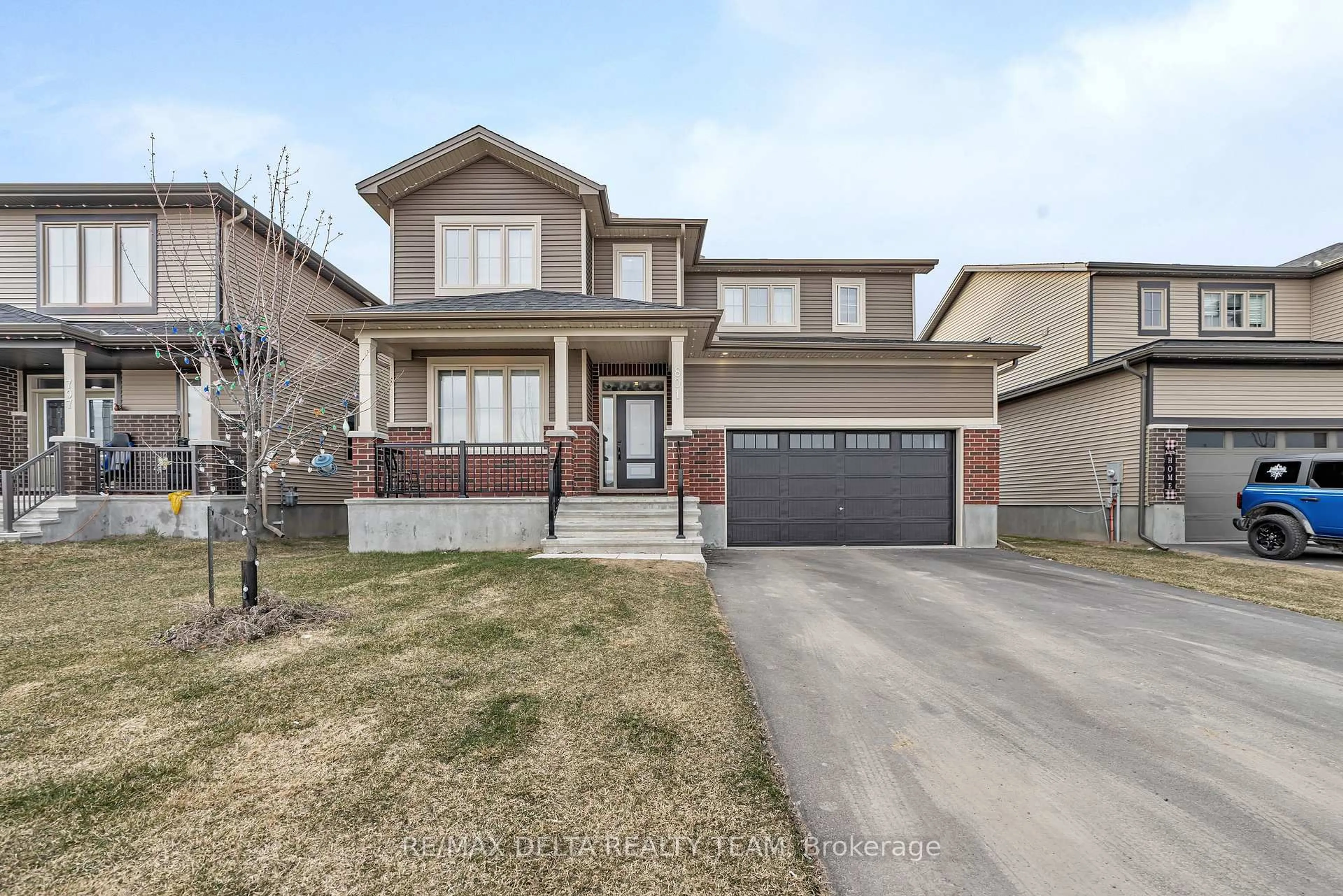Home with brick exterior material, street for 801 Gamble Dr, Russell Ontario K4R 0G6