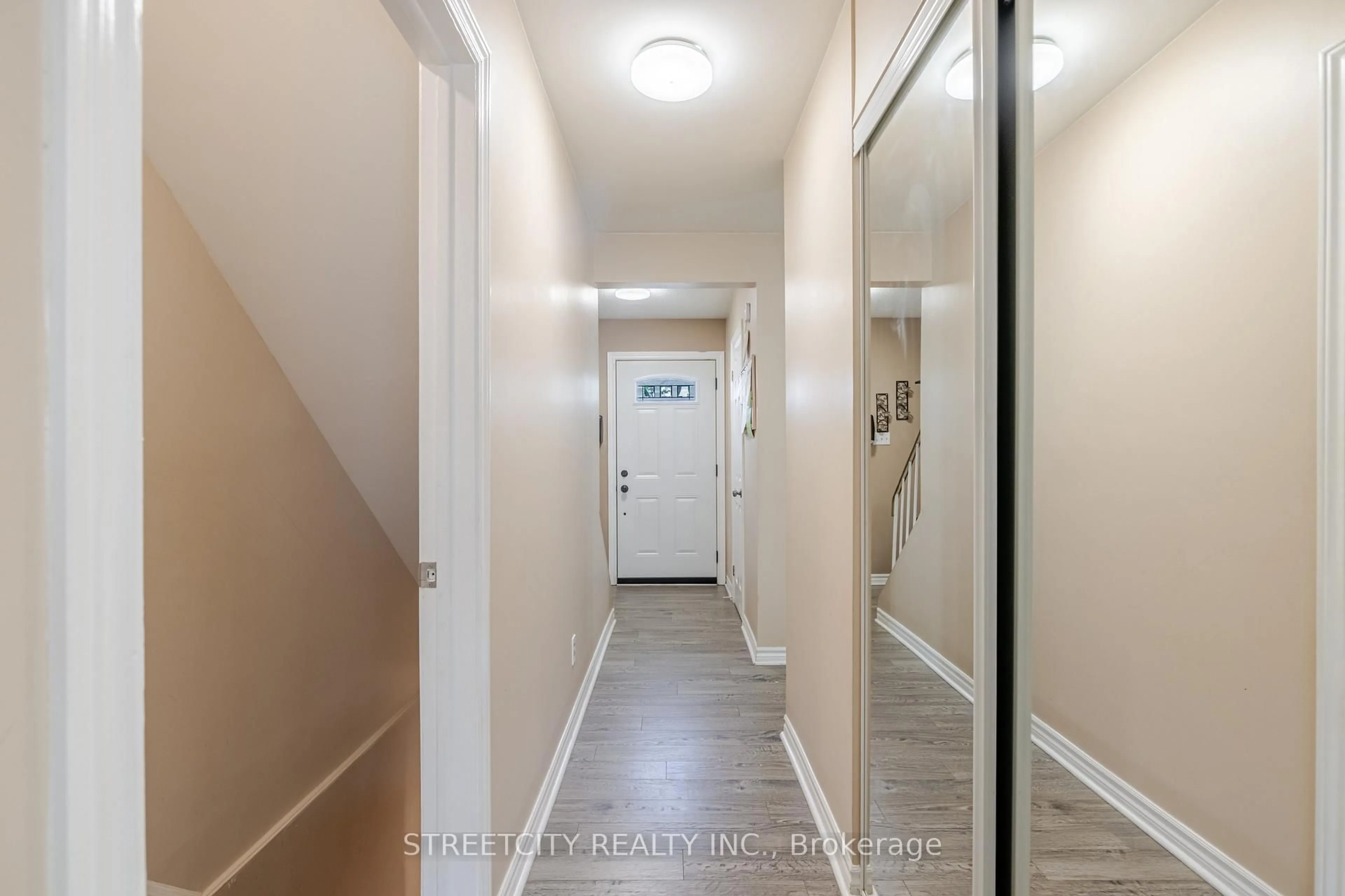 Indoor entryway for 1330 Jalna Blvd #126, London South Ontario N6E 2H7