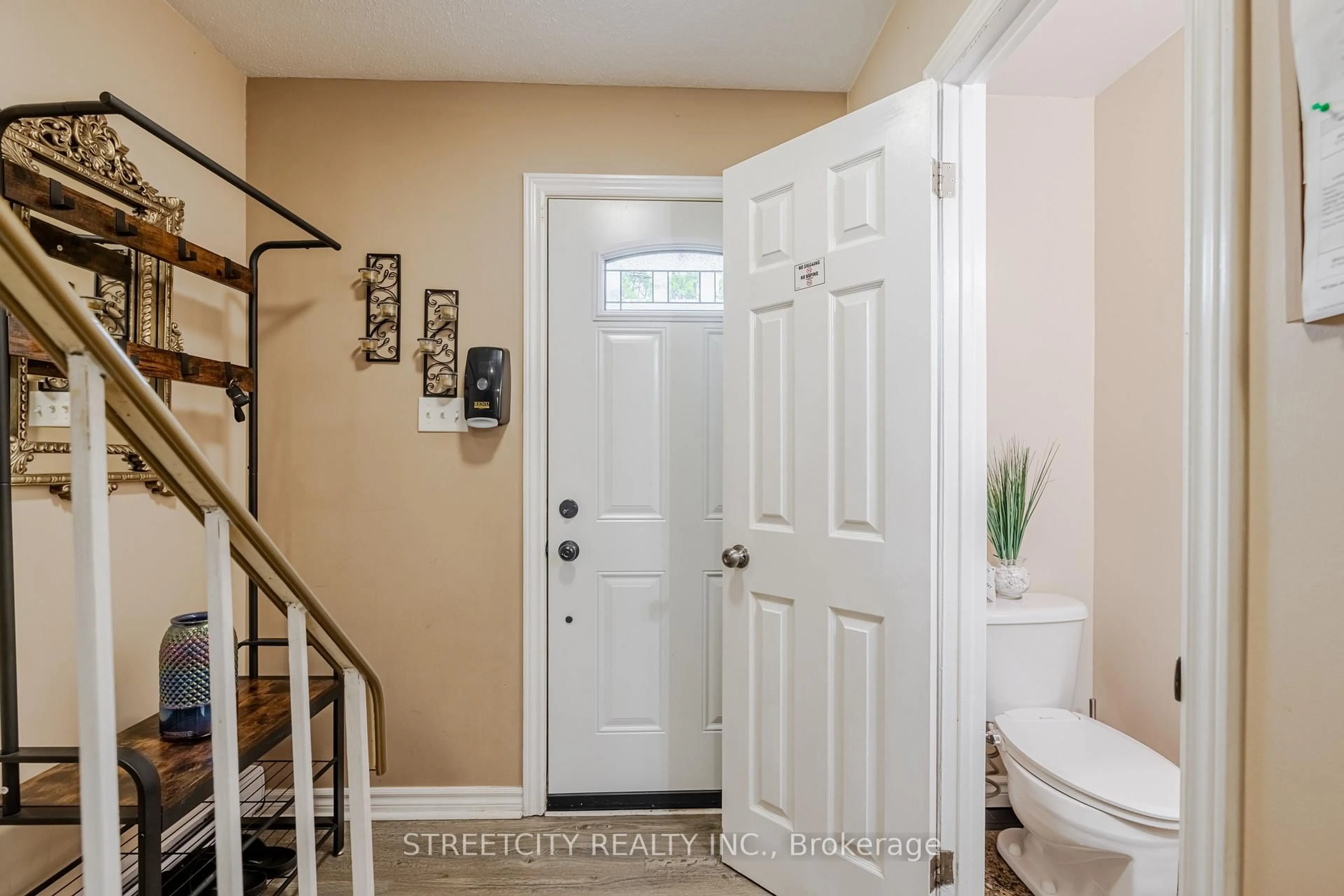Indoor entryway for 1330 Jalna Blvd #126, London South Ontario N6E 2H7