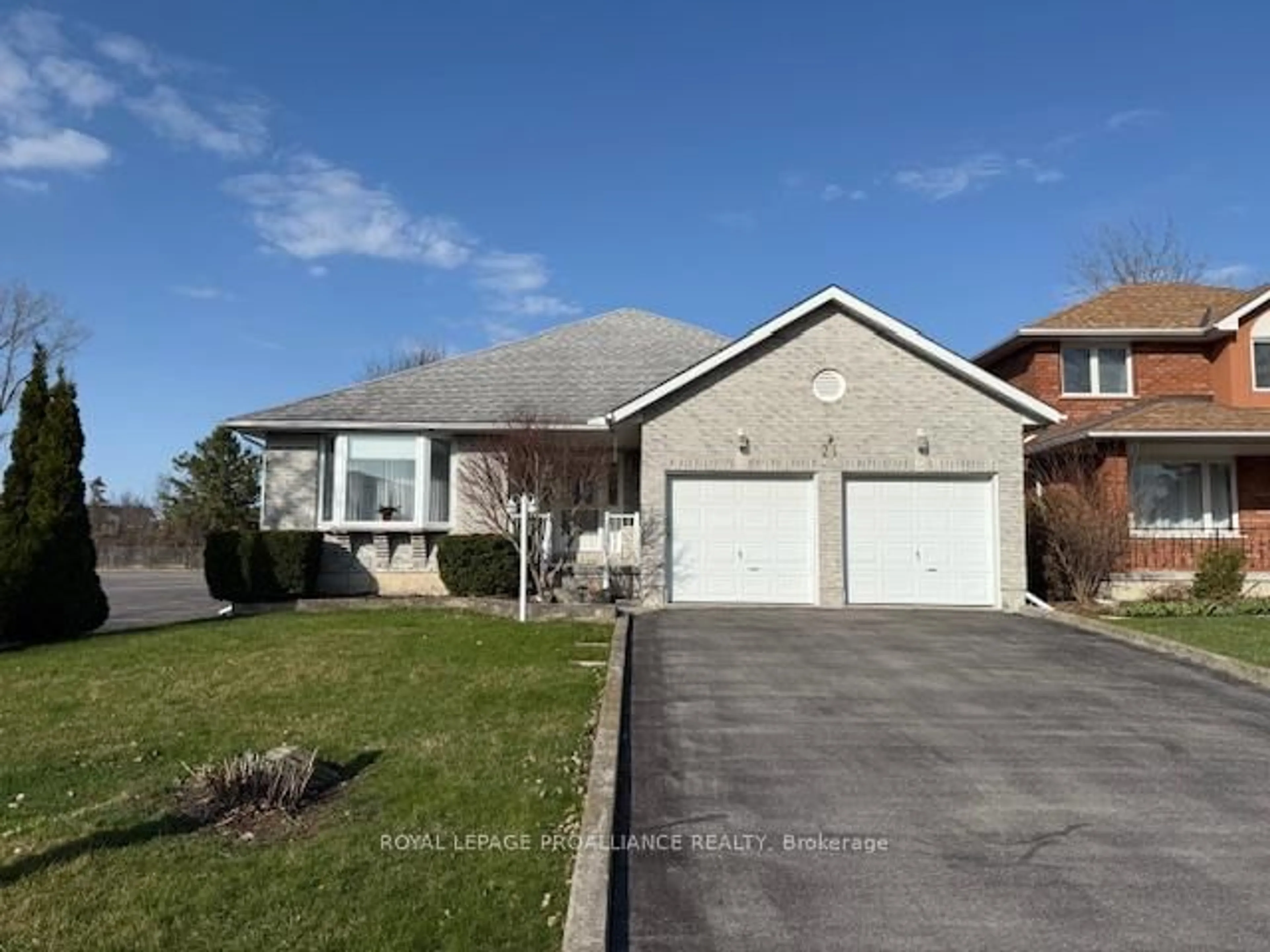 Home with vinyl exterior material, street for 21 Grosvenor Dr, Belleville Ontario K8P 5K3