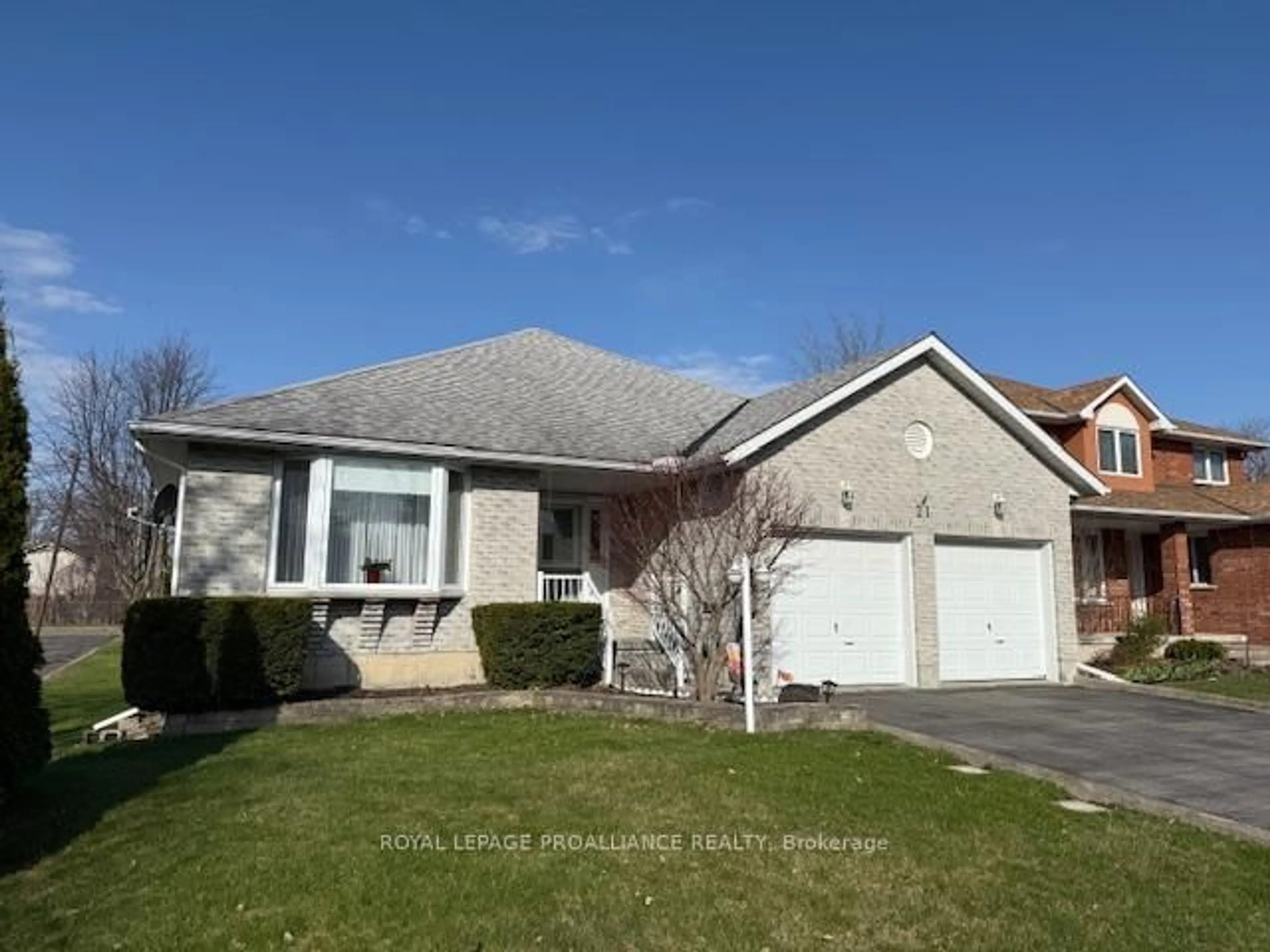 Home with vinyl exterior material, street for 21 Grosvenor Dr, Belleville Ontario K8P 5K3