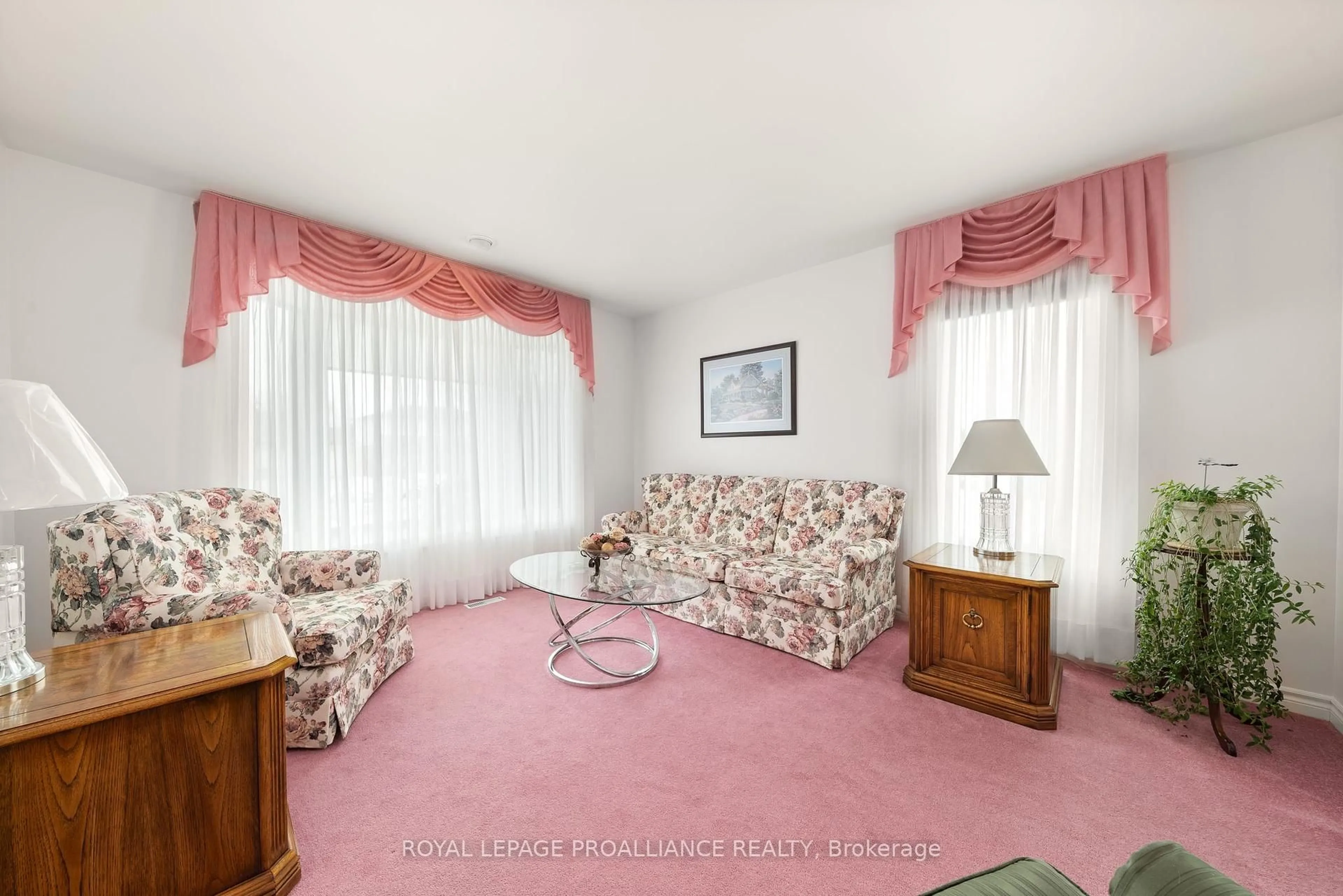 Living room with furniture, unknown for 21 Grosvenor Dr, Belleville Ontario K8P 5K3
