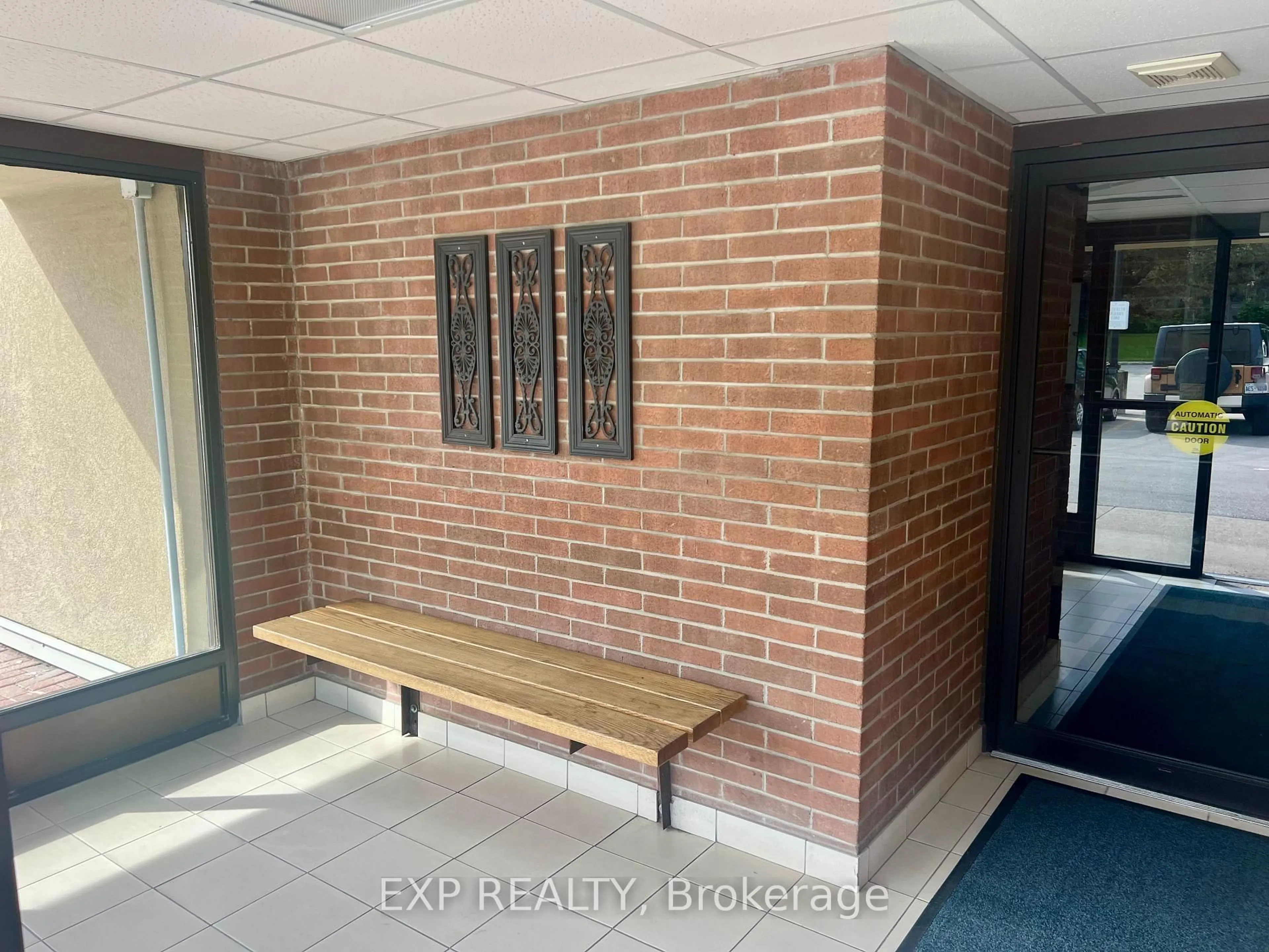 Indoor entryway for 75 Silvercreek Pkwy #308, Guelph Ontario N1H 7R9