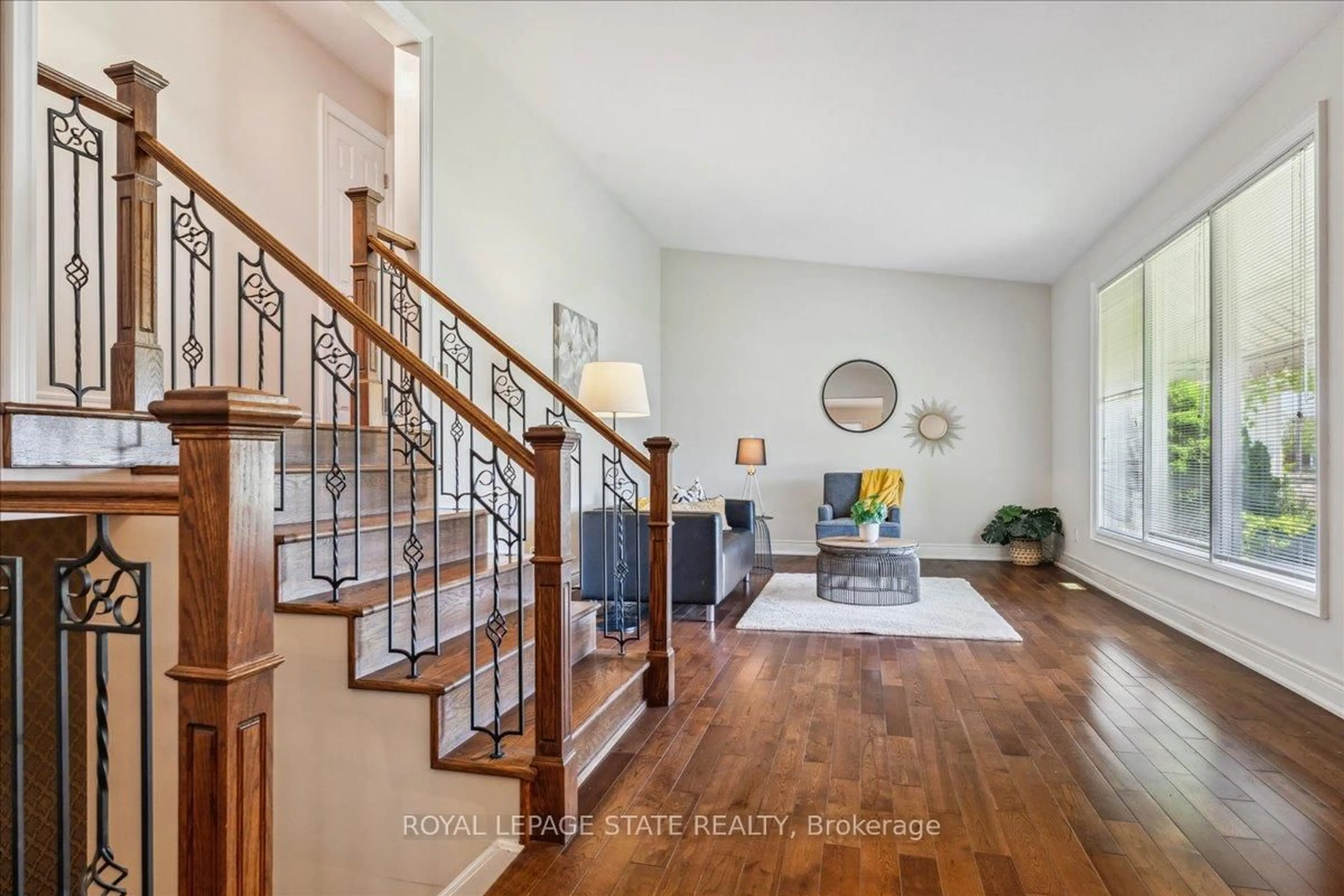 Indoor entryway for 108 Nash Rd, Hamilton Ontario L8K 4J7