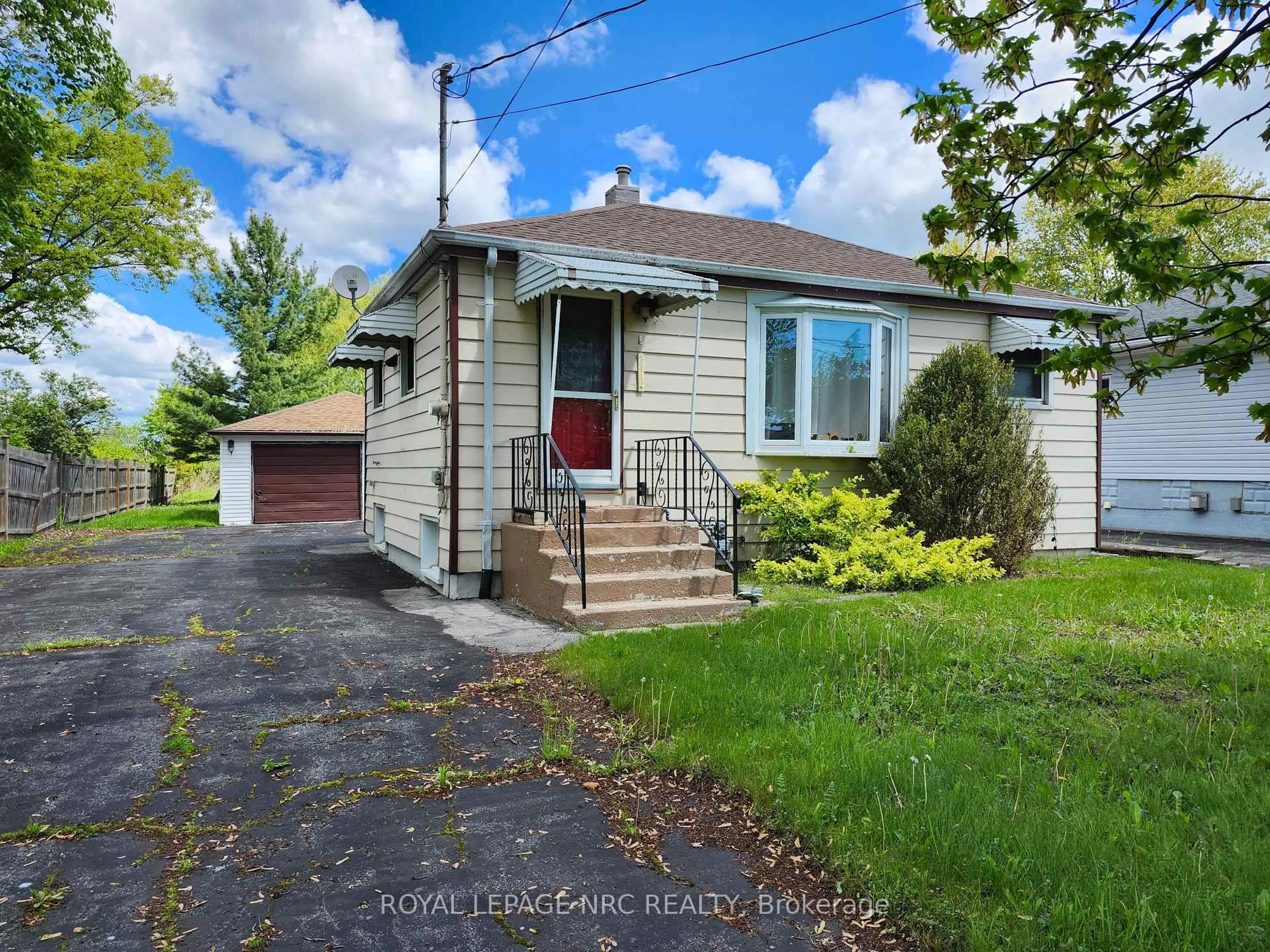 A pic from outside/outdoor area/front of a property/back of a property/a pic from drone, street for 1384 Killaly St, Port Colborne Ontario L3K 5V3