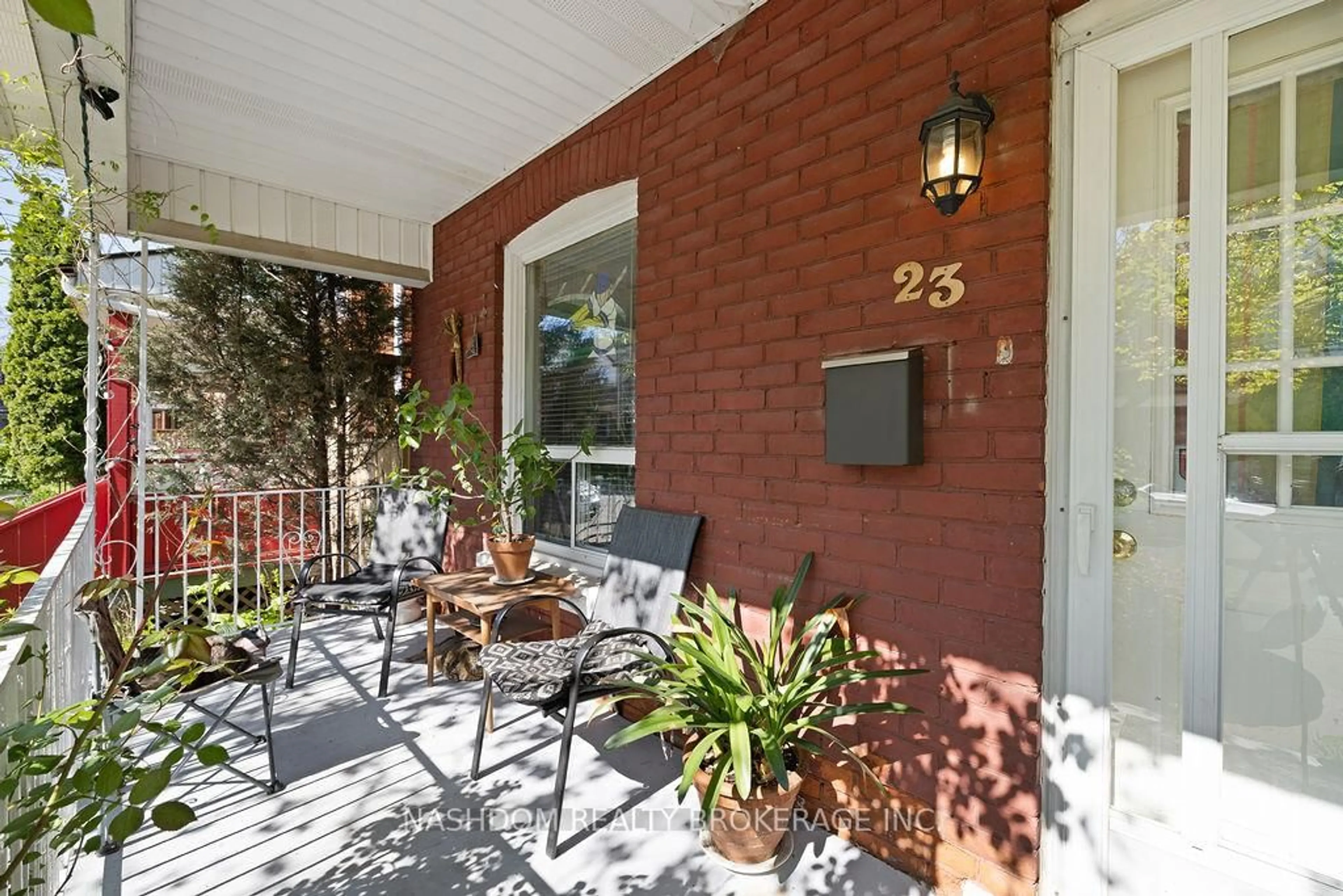 Patio, street for 23 Fairleigh Ave, Hamilton Ontario L8L 6H1