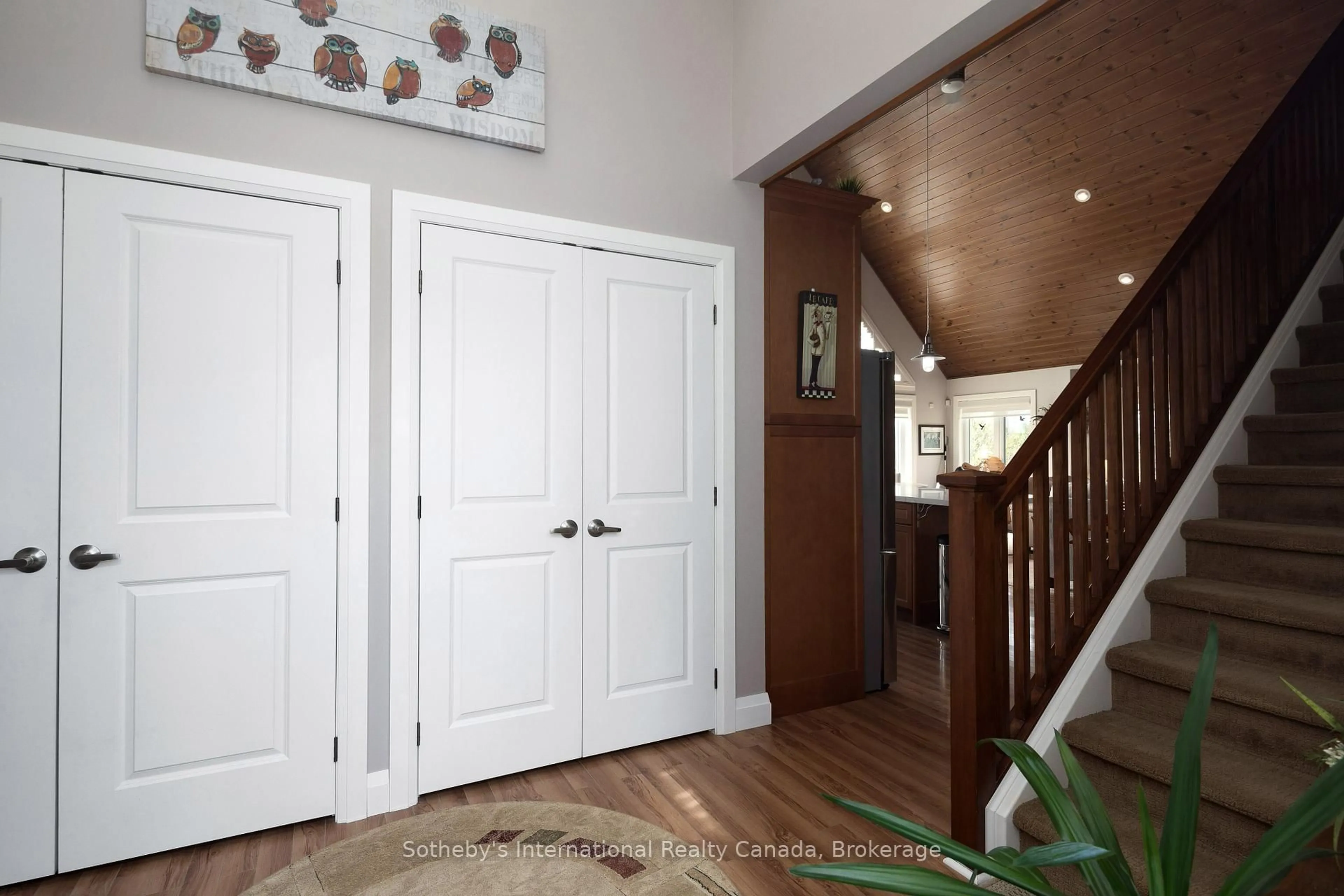 Indoor entryway for 466498 12TH CONC B, Grey Highlands Ontario N0C 1E0