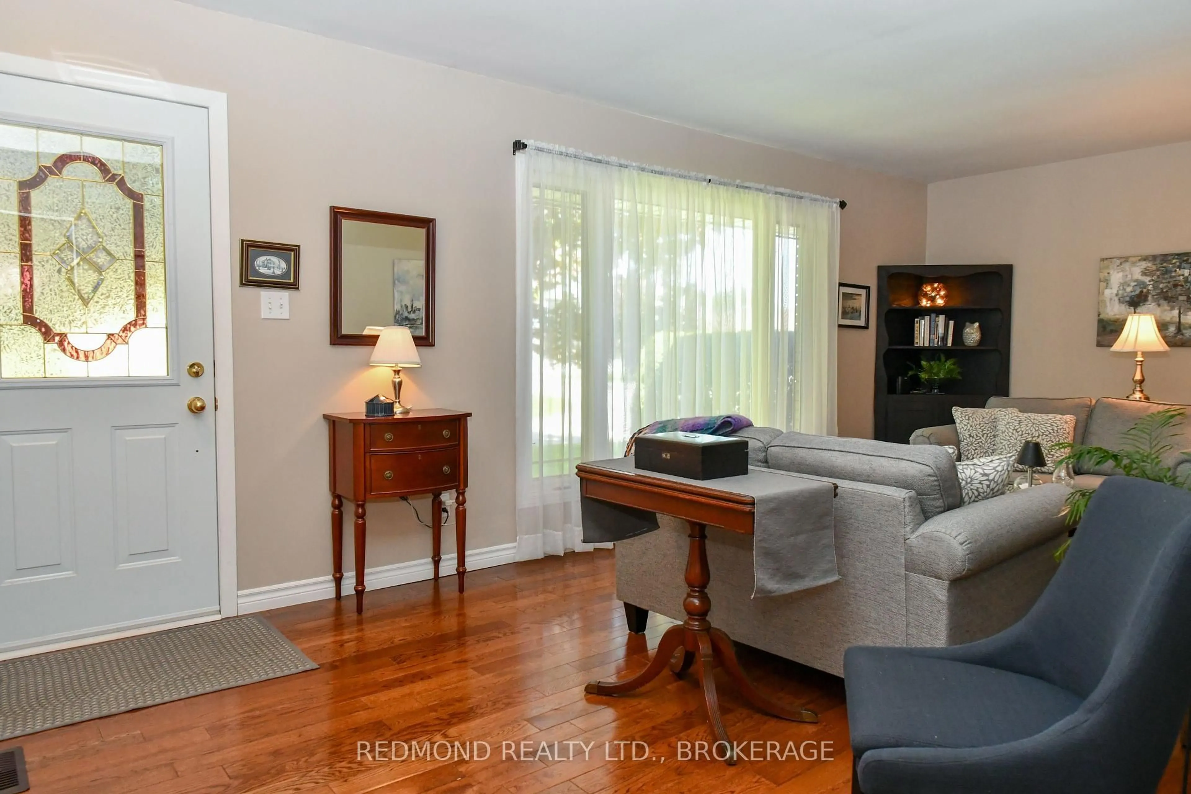 Living room with furniture, wood/laminate floor for 475 Pine St, Gananoque Ontario K7G 1E4