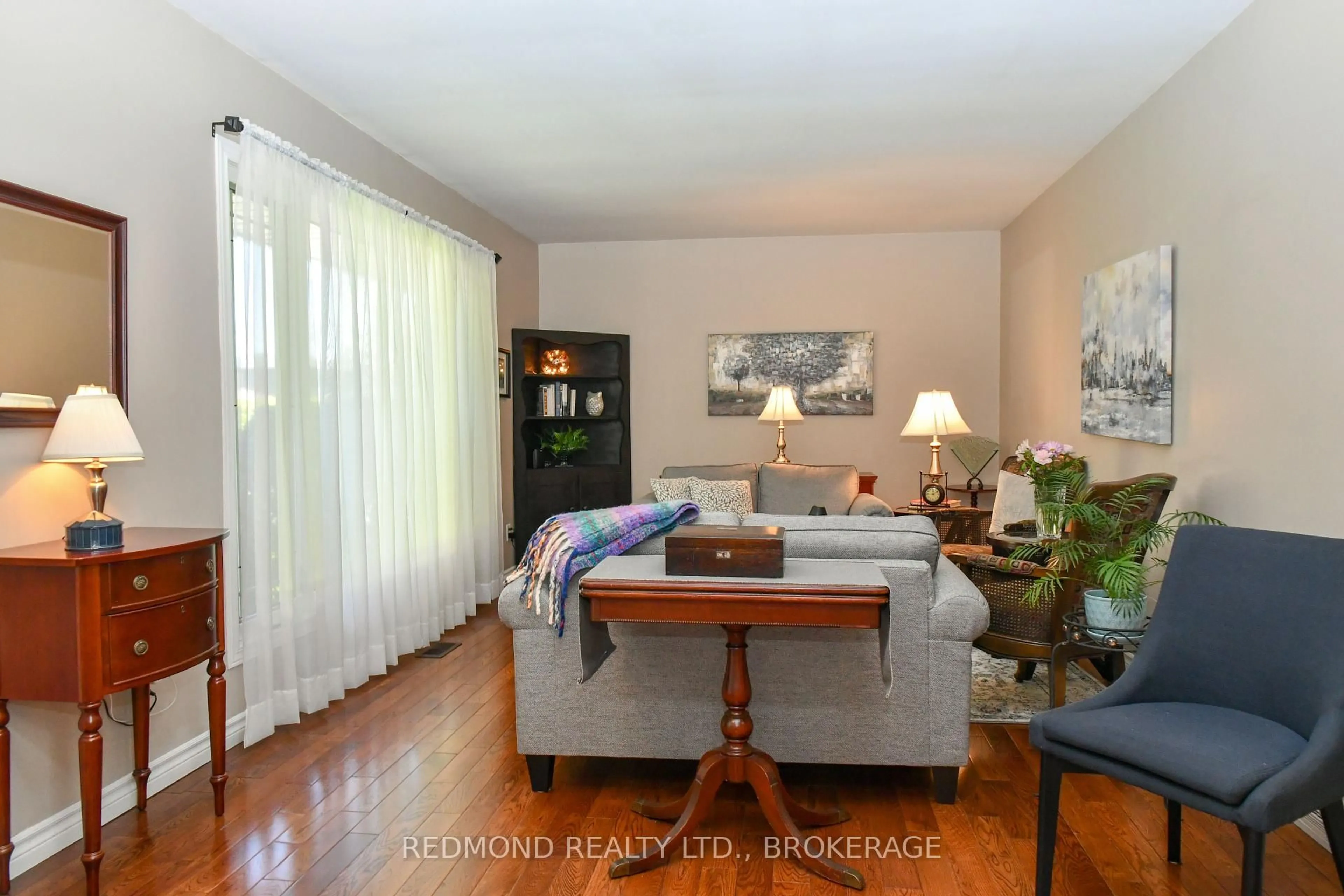 Living room with furniture, wood/laminate floor for 475 Pine St, Gananoque Ontario K7G 1E4
