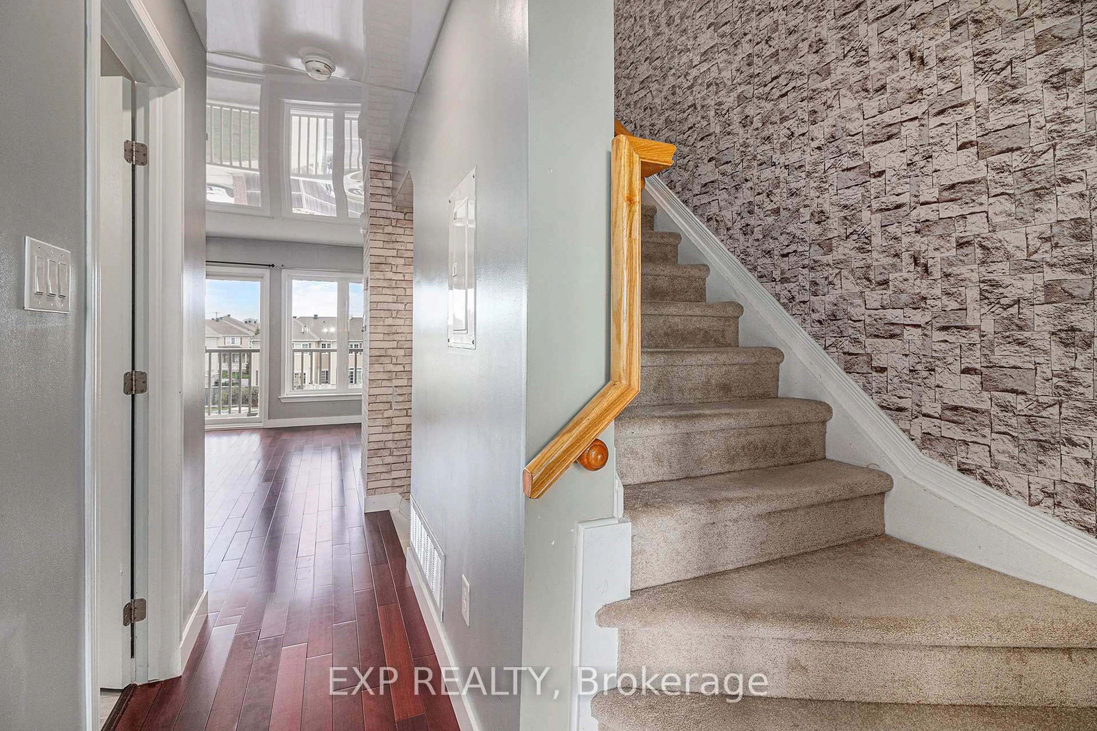 Indoor entryway for 250 Shanly Private, Ottawa Ontario K2J 5X6