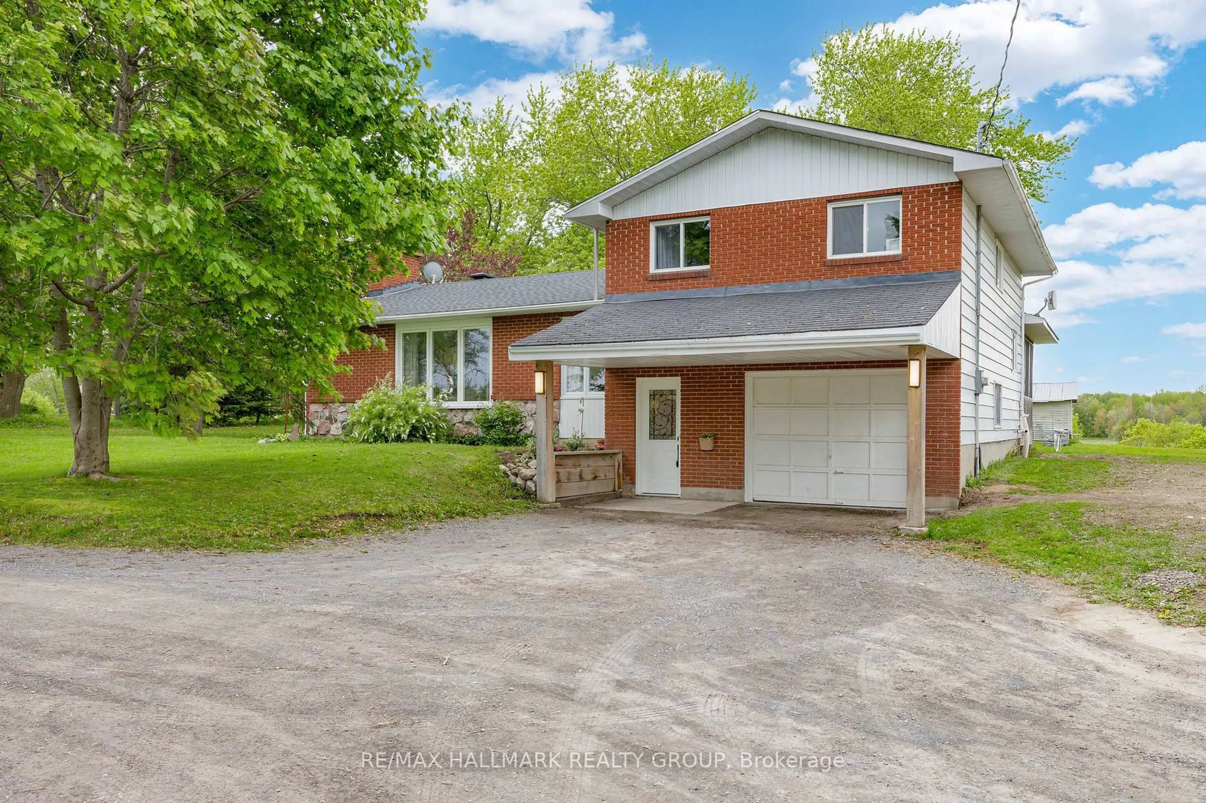 A pic from outside/outdoor area/front of a property/back of a property/a pic from drone, street for 2656 Canaan Rd, Sarsfield Ontario K0A 3E0