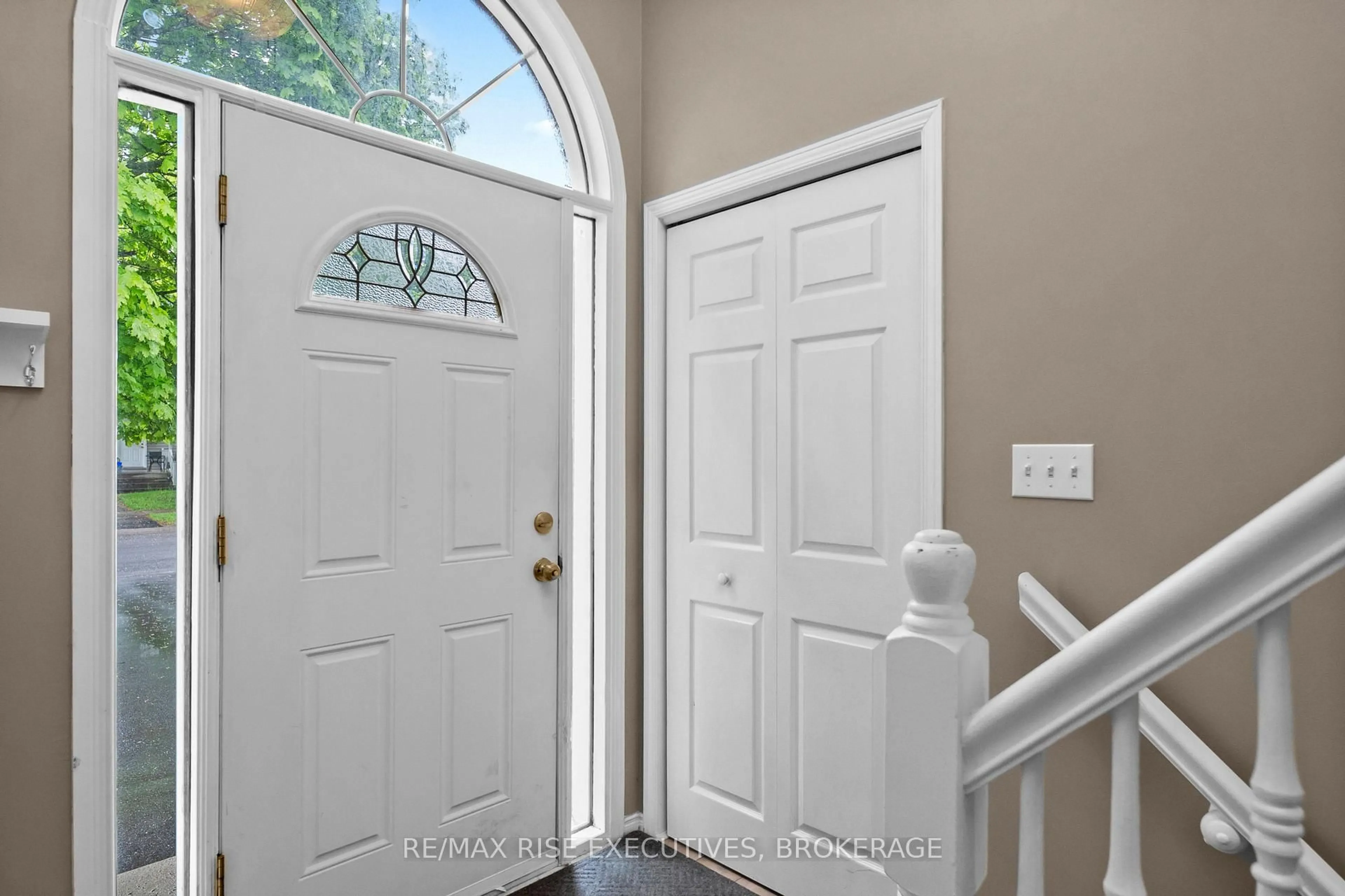Indoor entryway for 484 Grandtrunk Ave, Kingston Ontario K7M 8W8